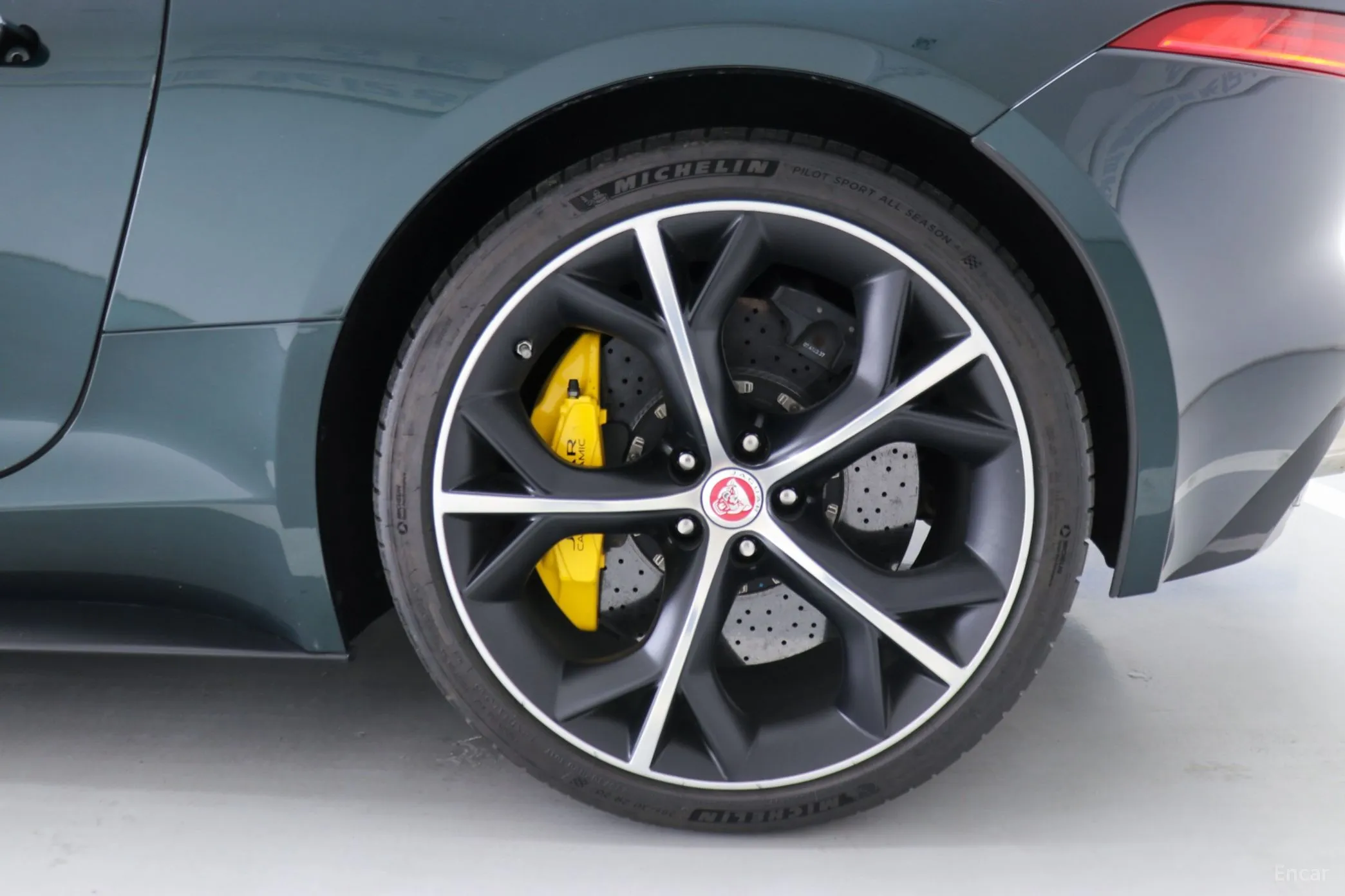 Jaguar F-TYPE превью 19