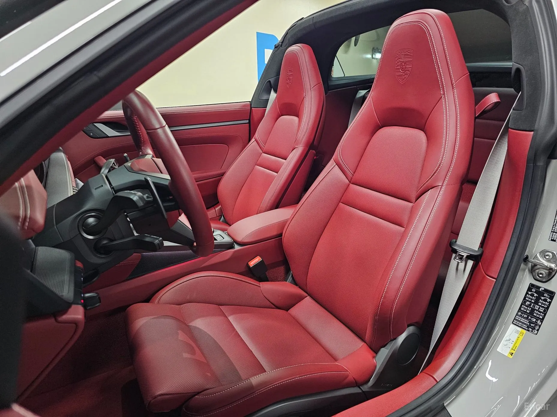 Porsche 911 (992) превью 10