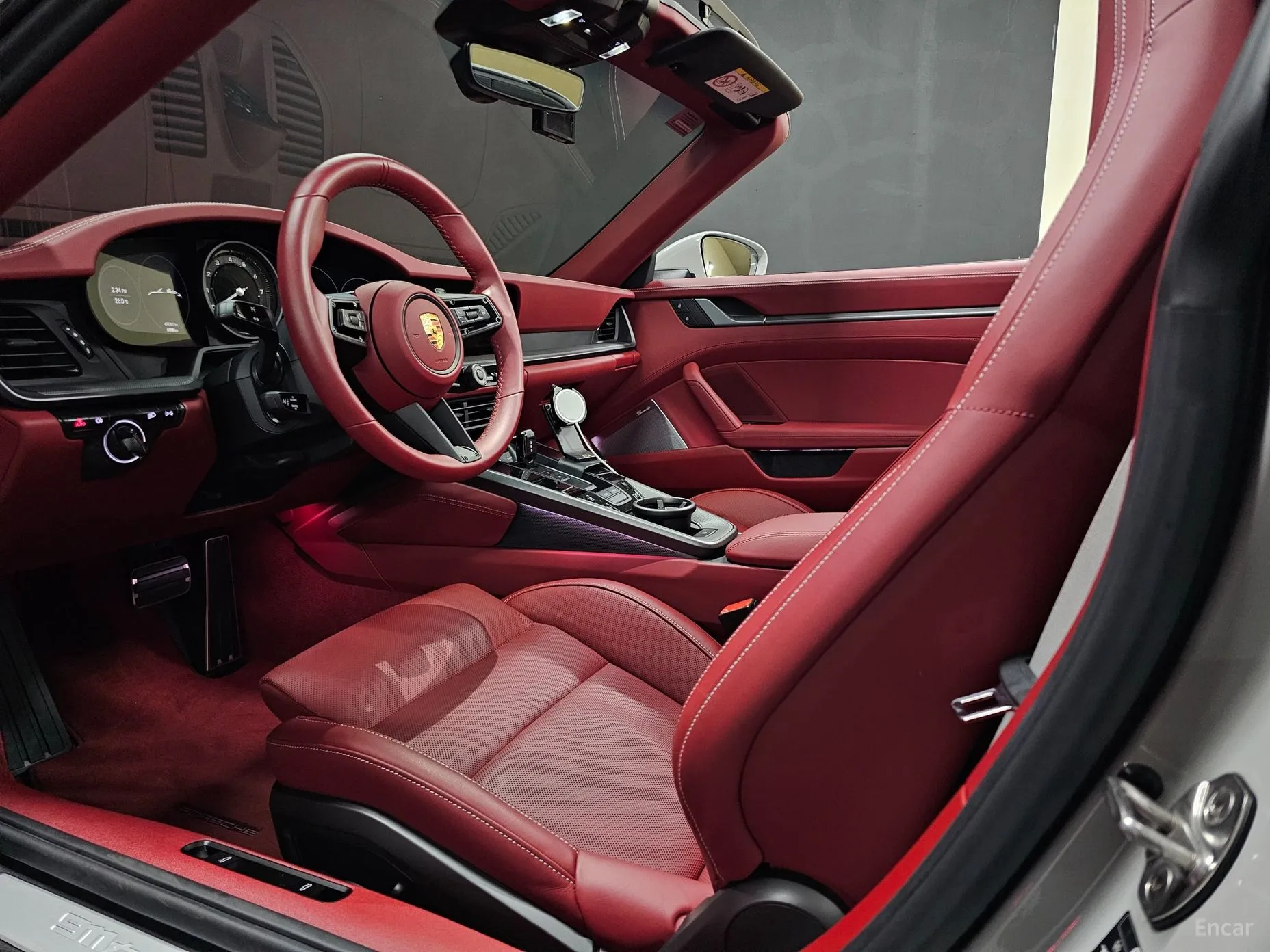 Porsche 911 (992) превью 11