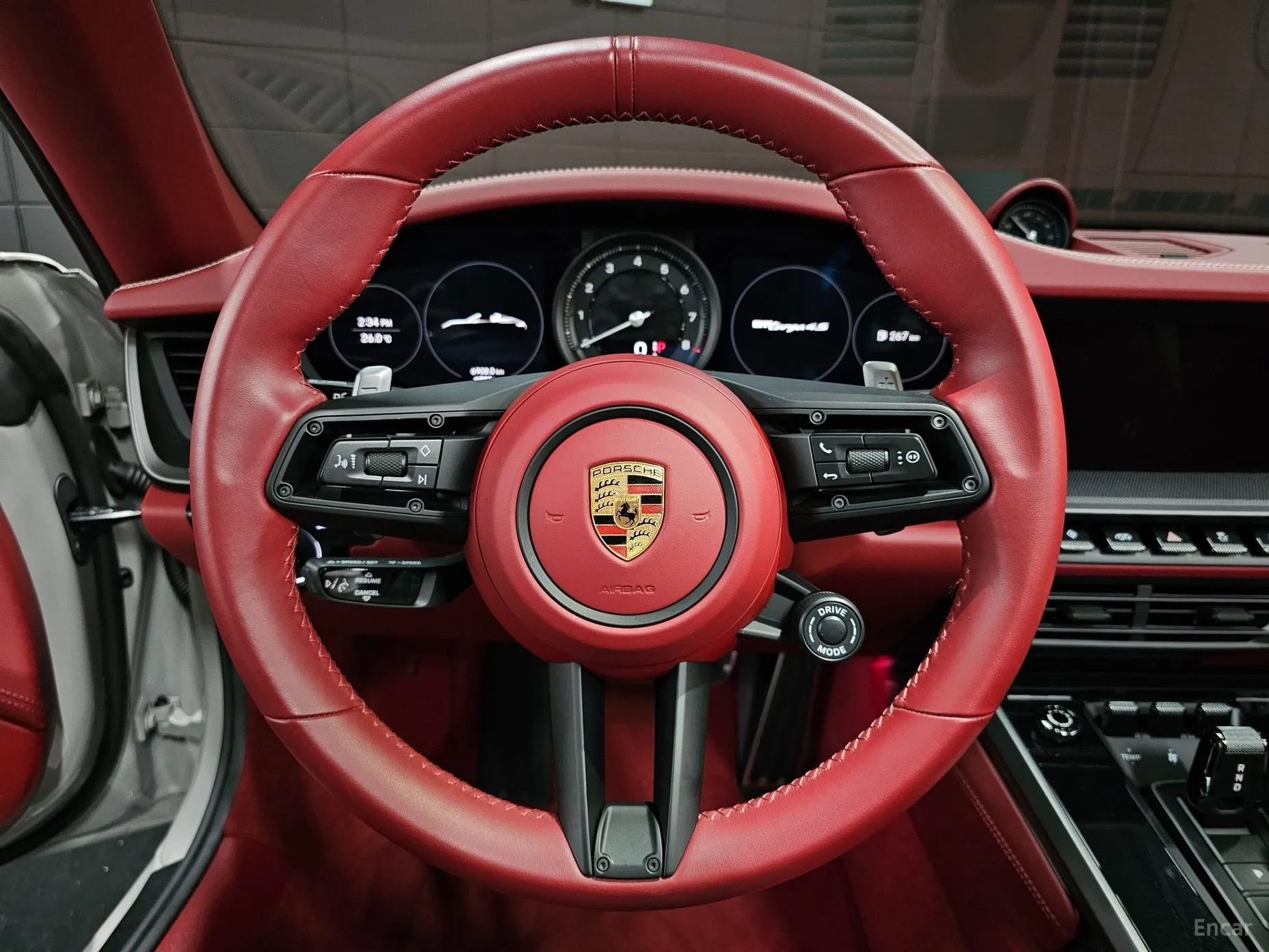 Porsche 911 (992) превью 14