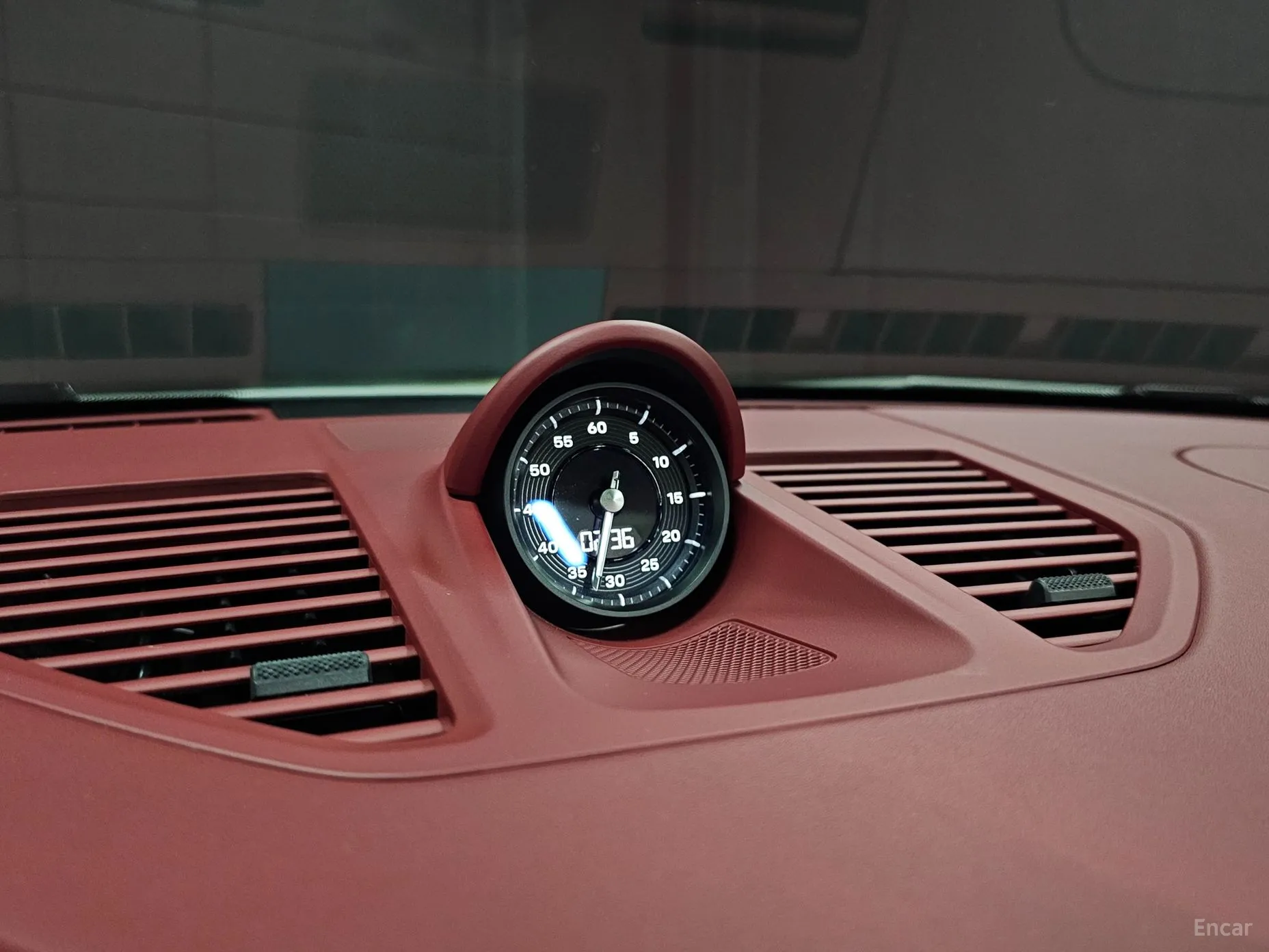 Porsche 911 (992) превью 17