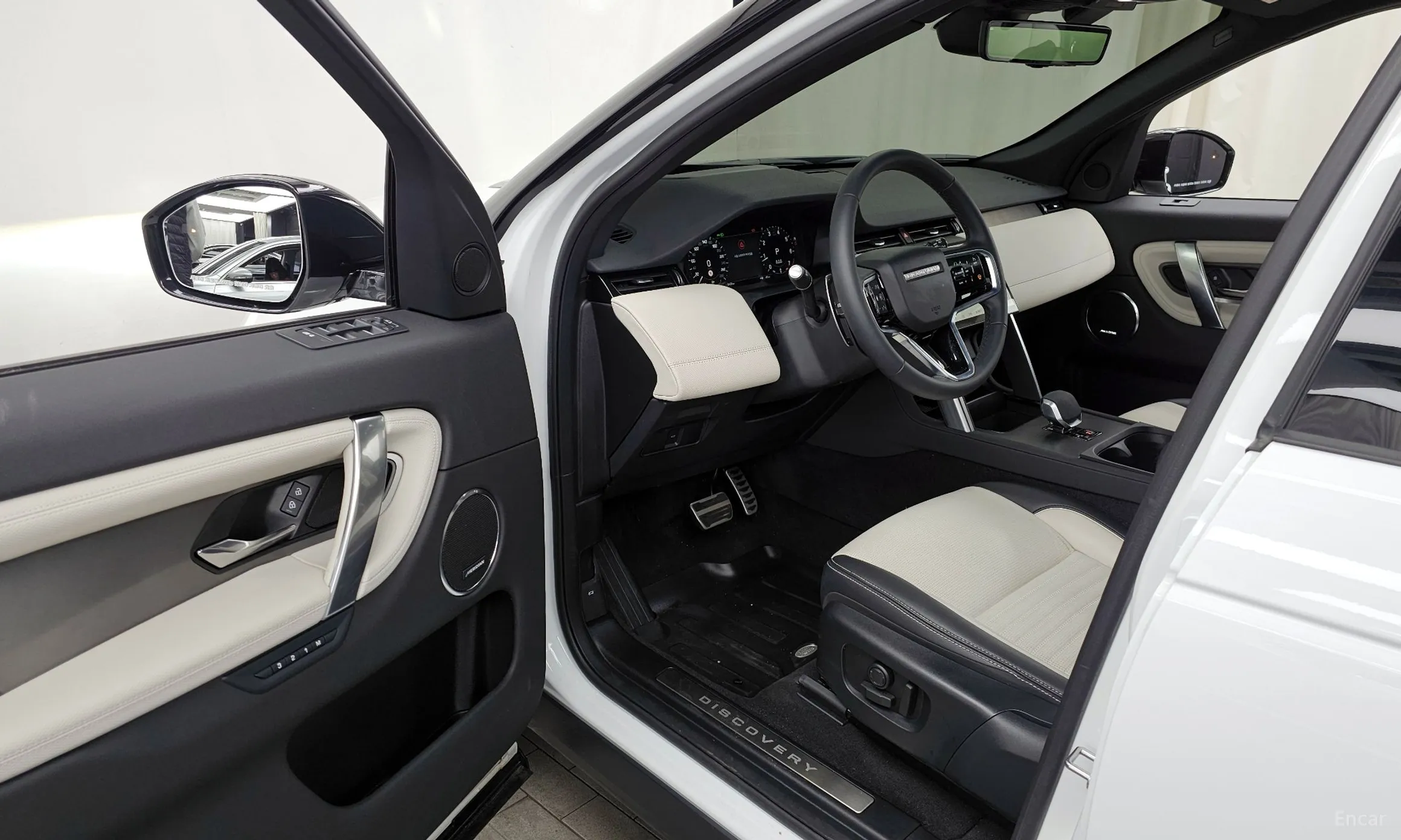 Land Rover Discovery Sports превью 10