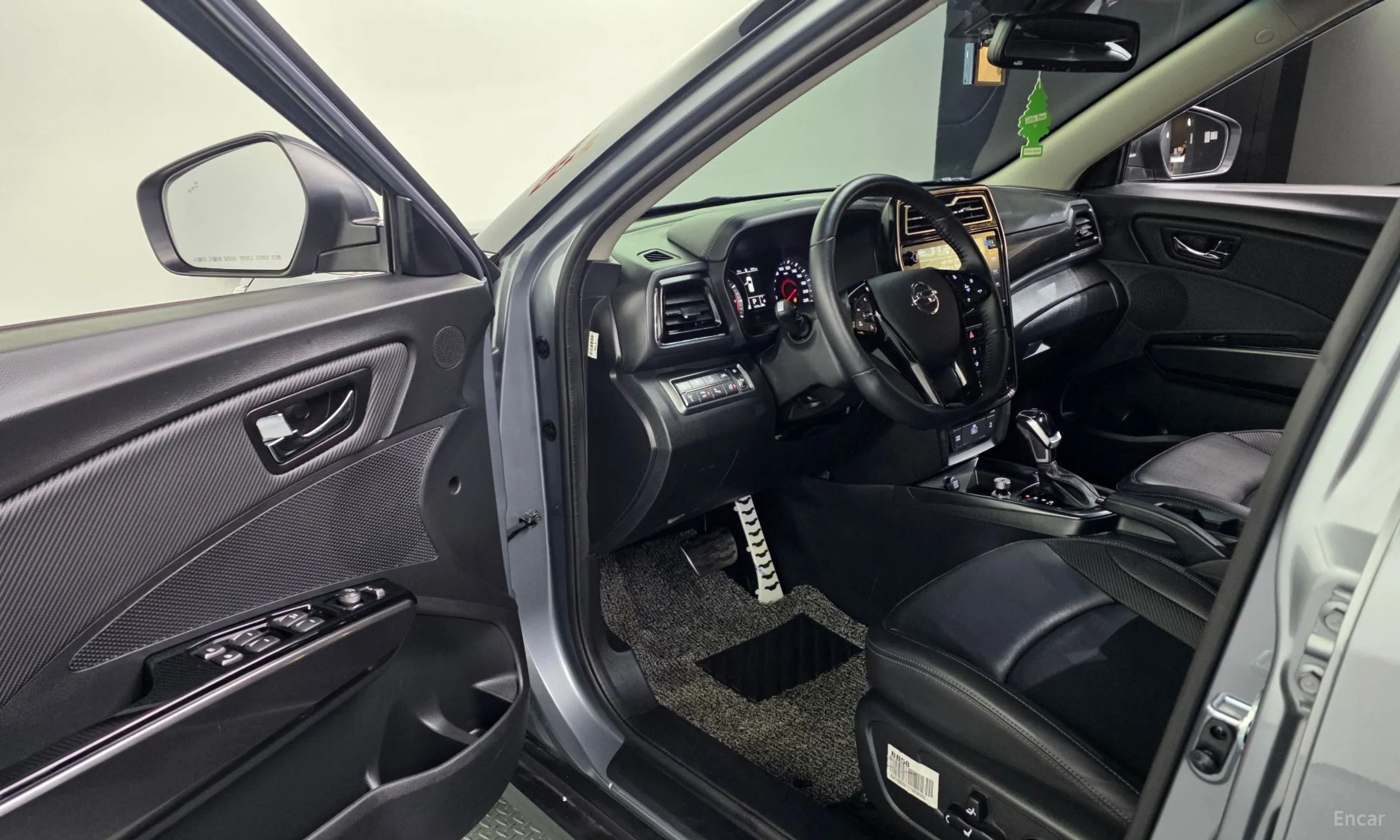 KG Mobility (SsangYong) Tivoli Air превью 10
