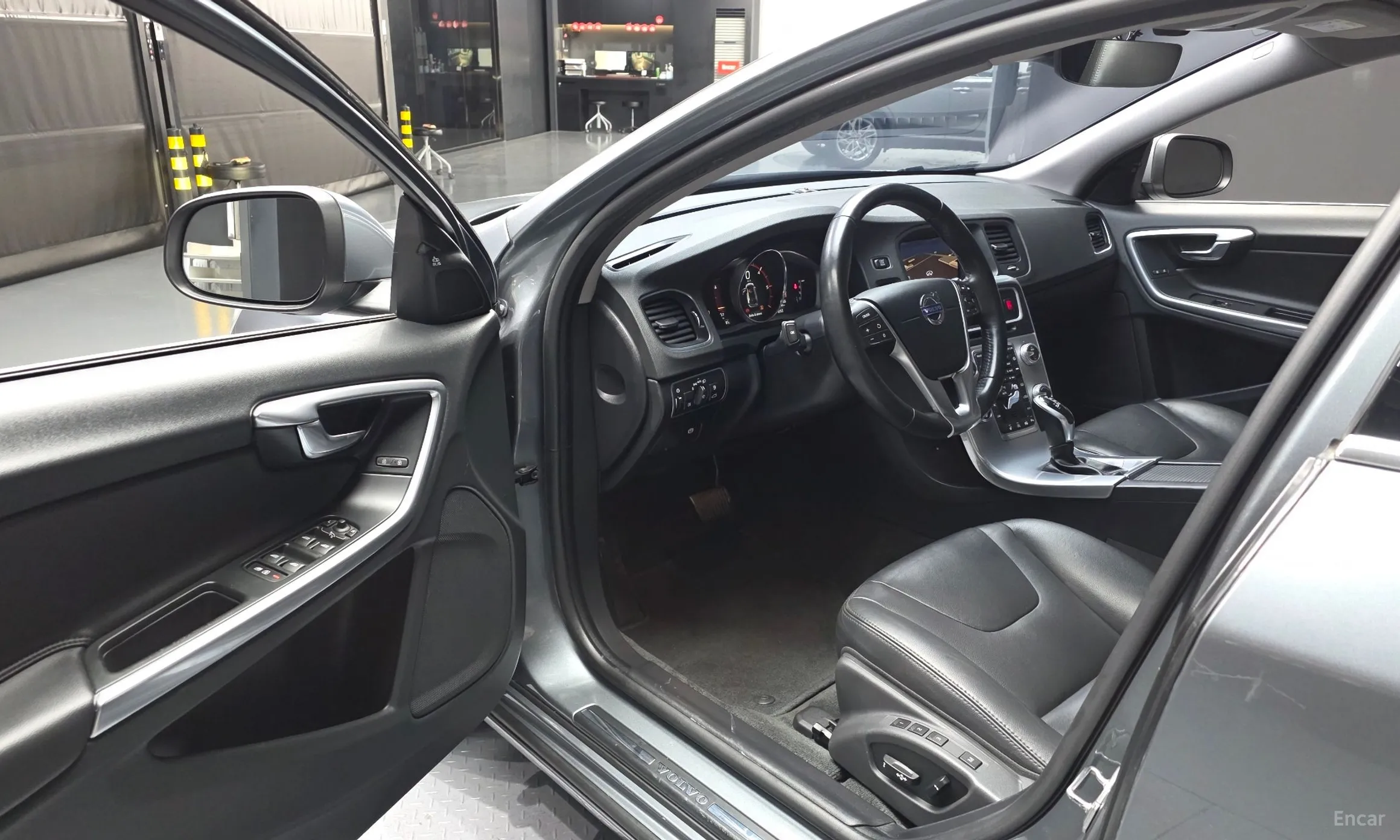 Volvo V60 превью 10