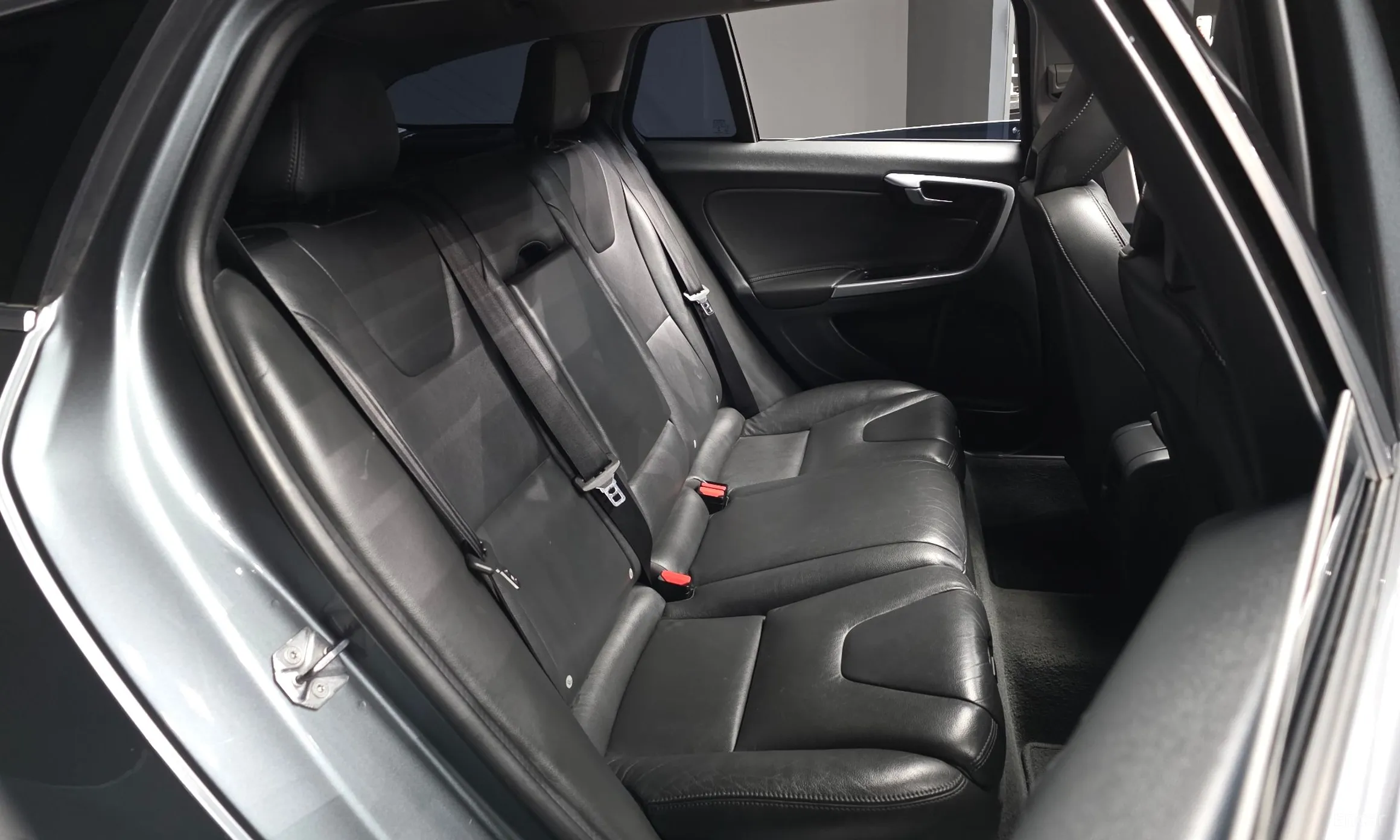 Volvo V60 превью 12