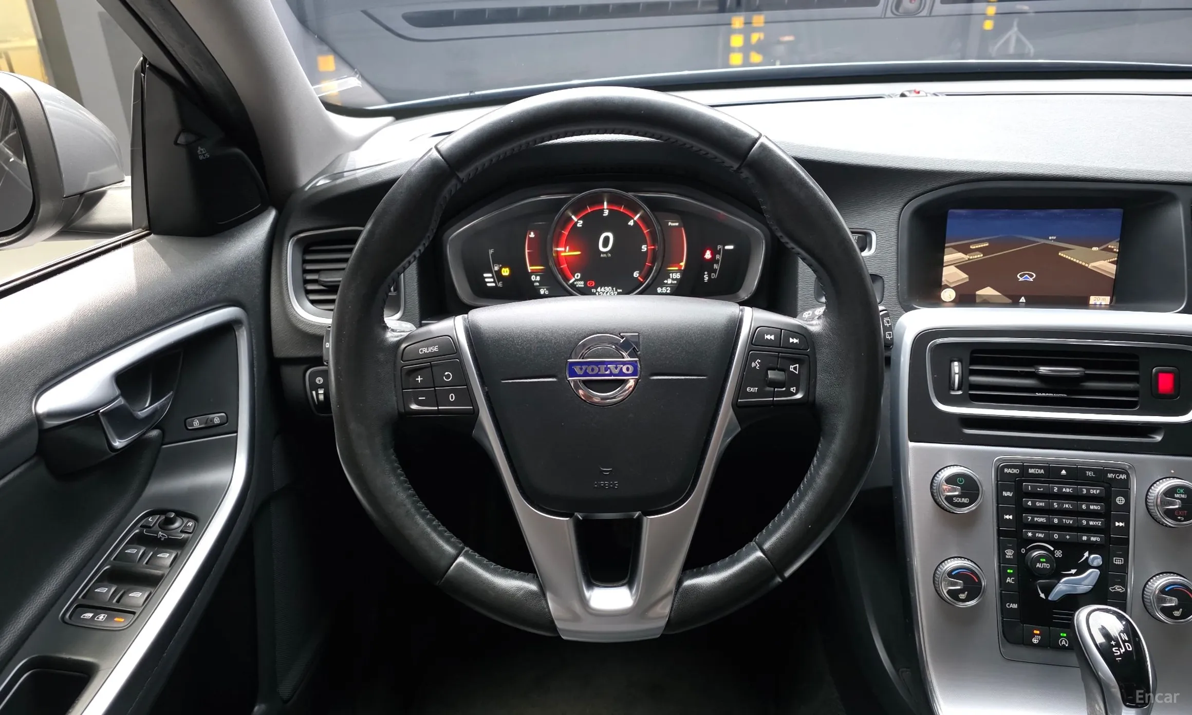Volvo V60 превью 13