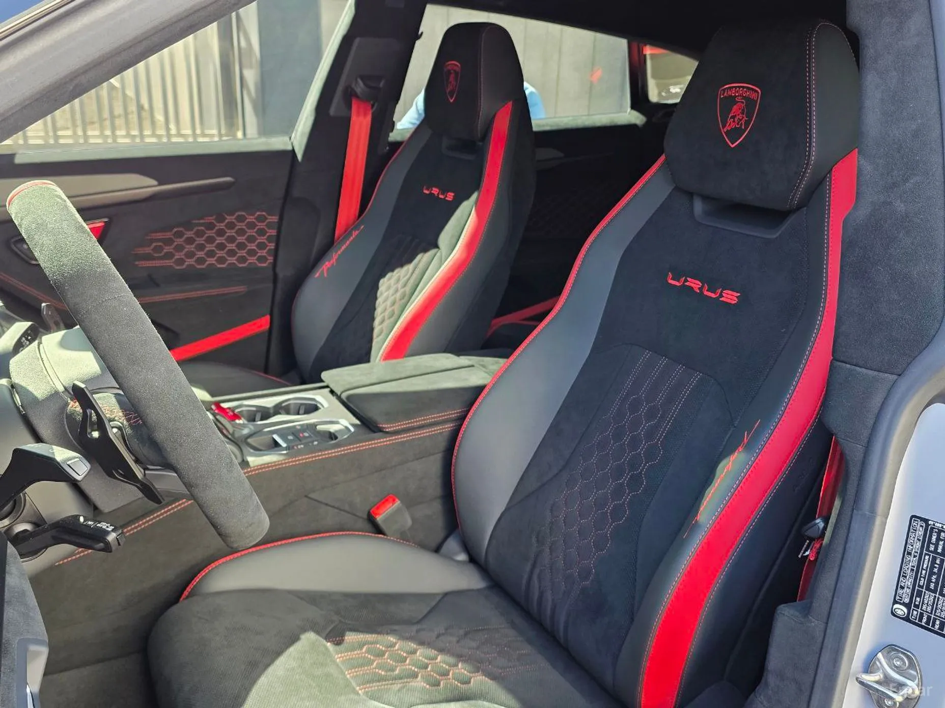 Lamborghini Urus превью 10