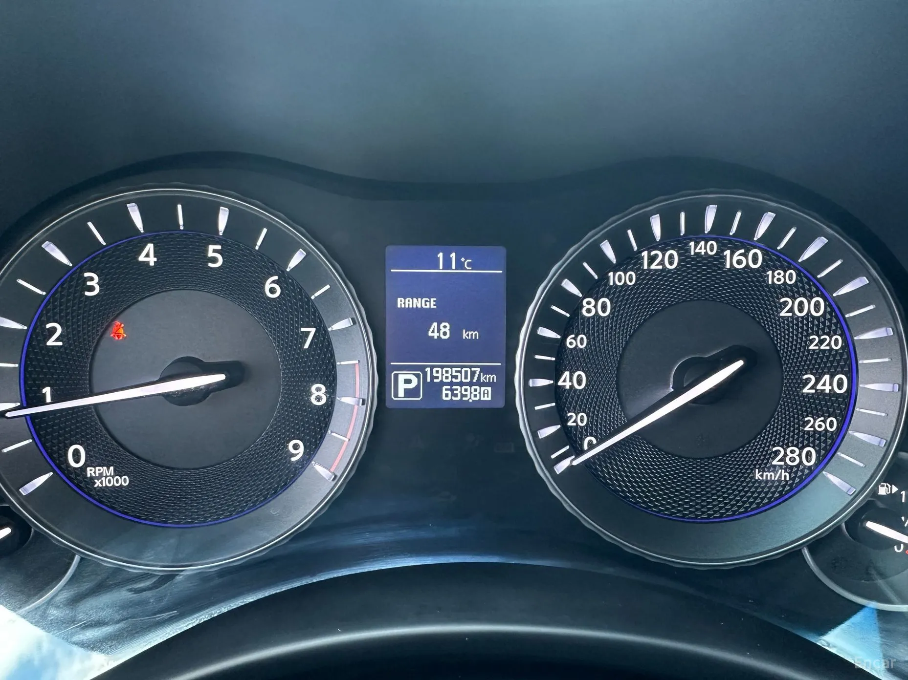 Infiniti Q70 превью 12