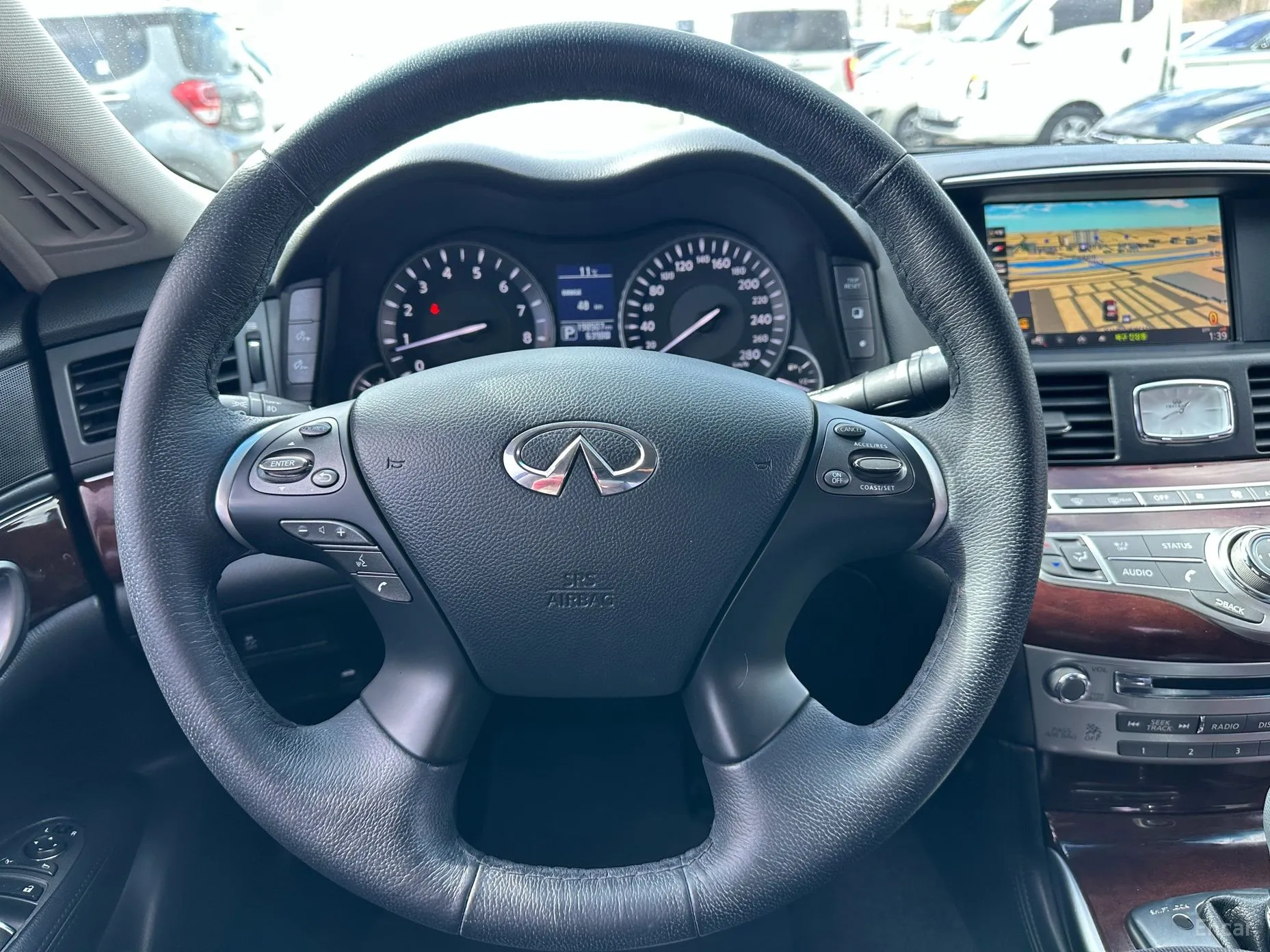 Infiniti Q70 превью 13
