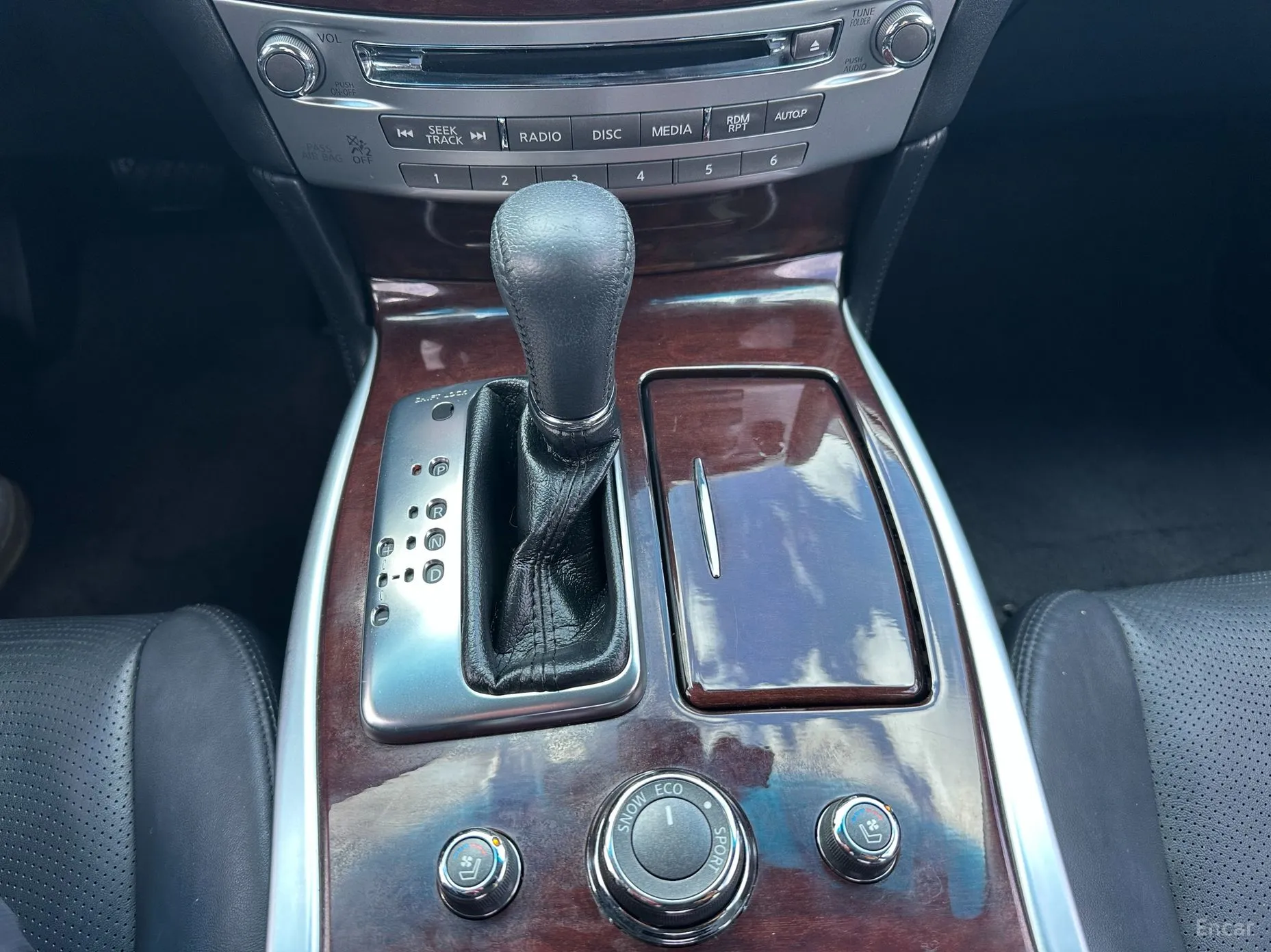 Infiniti Q70 превью 14