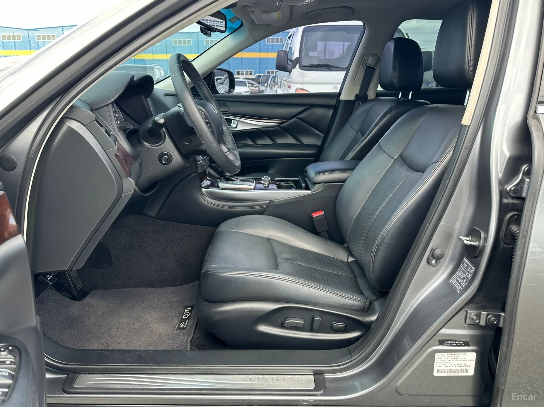 Infiniti Q70 превью 15