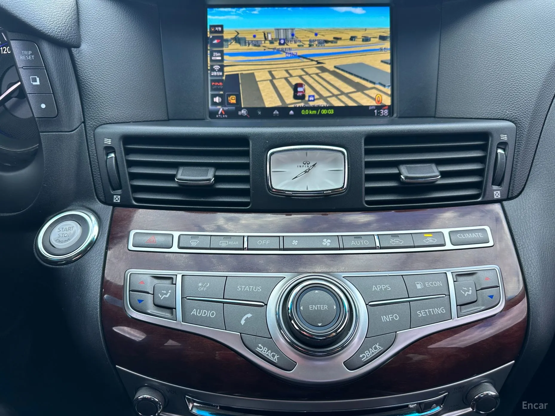 Infiniti Q70 превью 17
