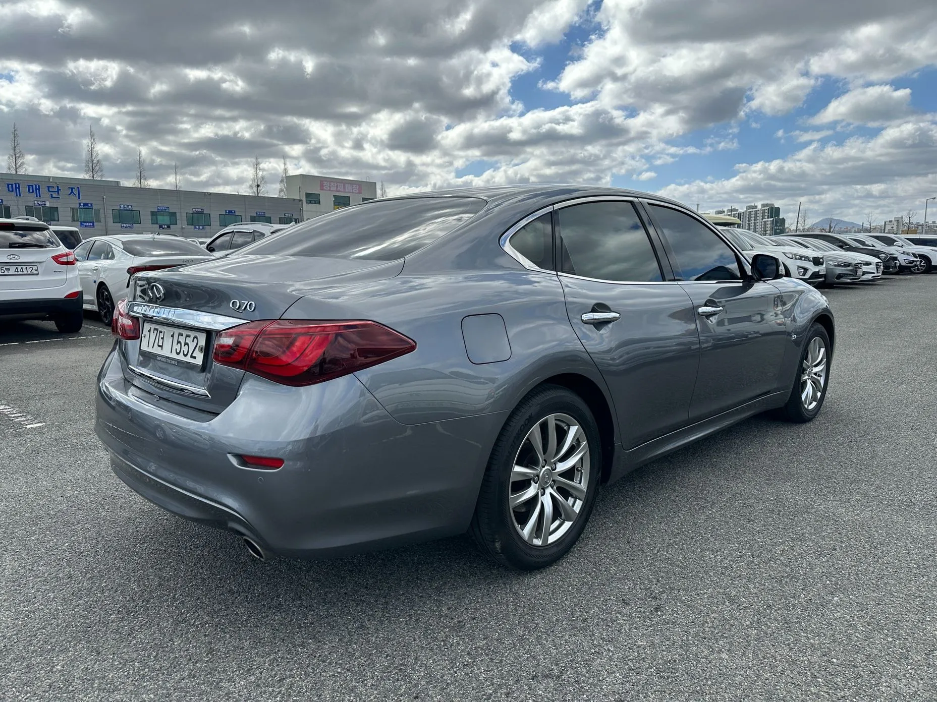 Infiniti Q70 превью 5