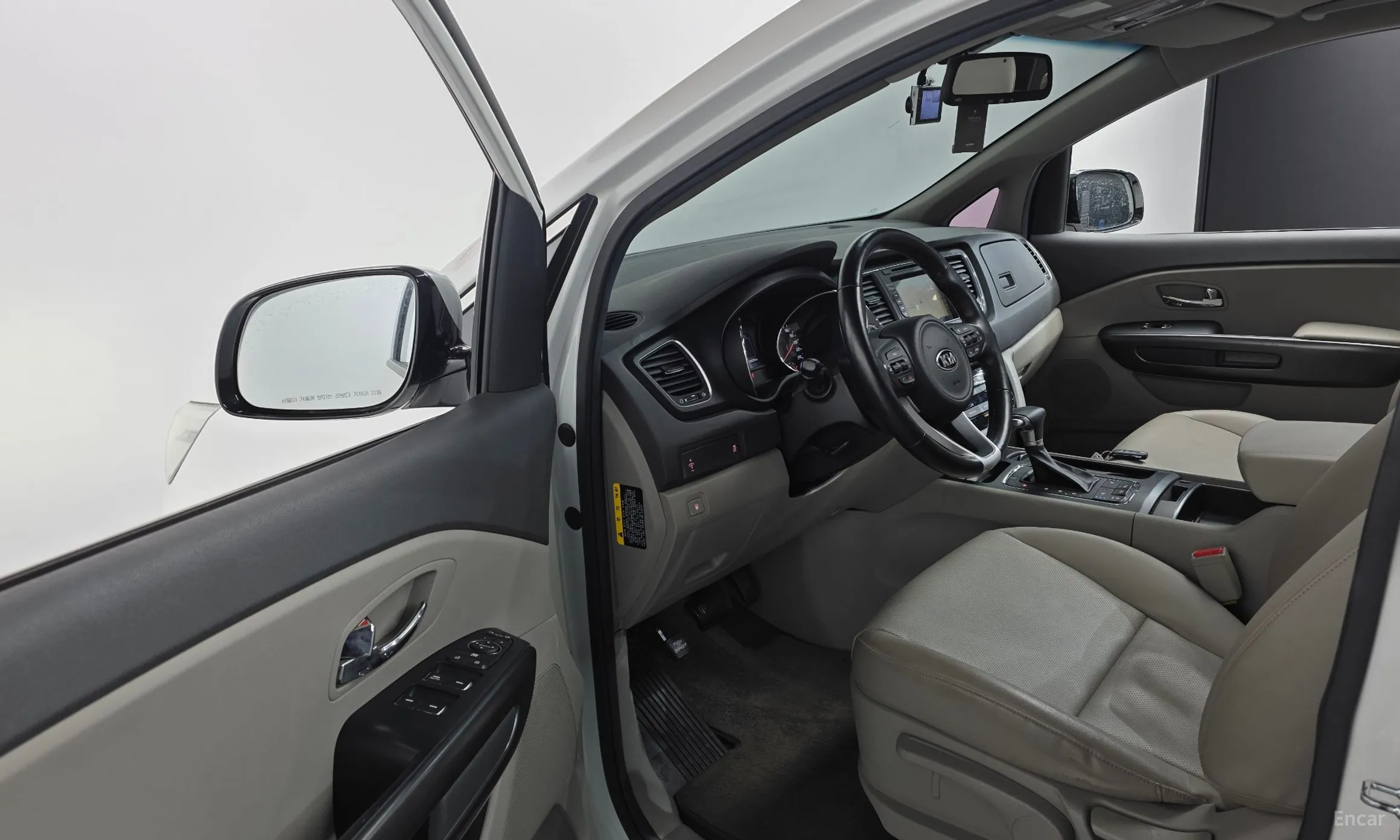 Kia Carnival превью 12