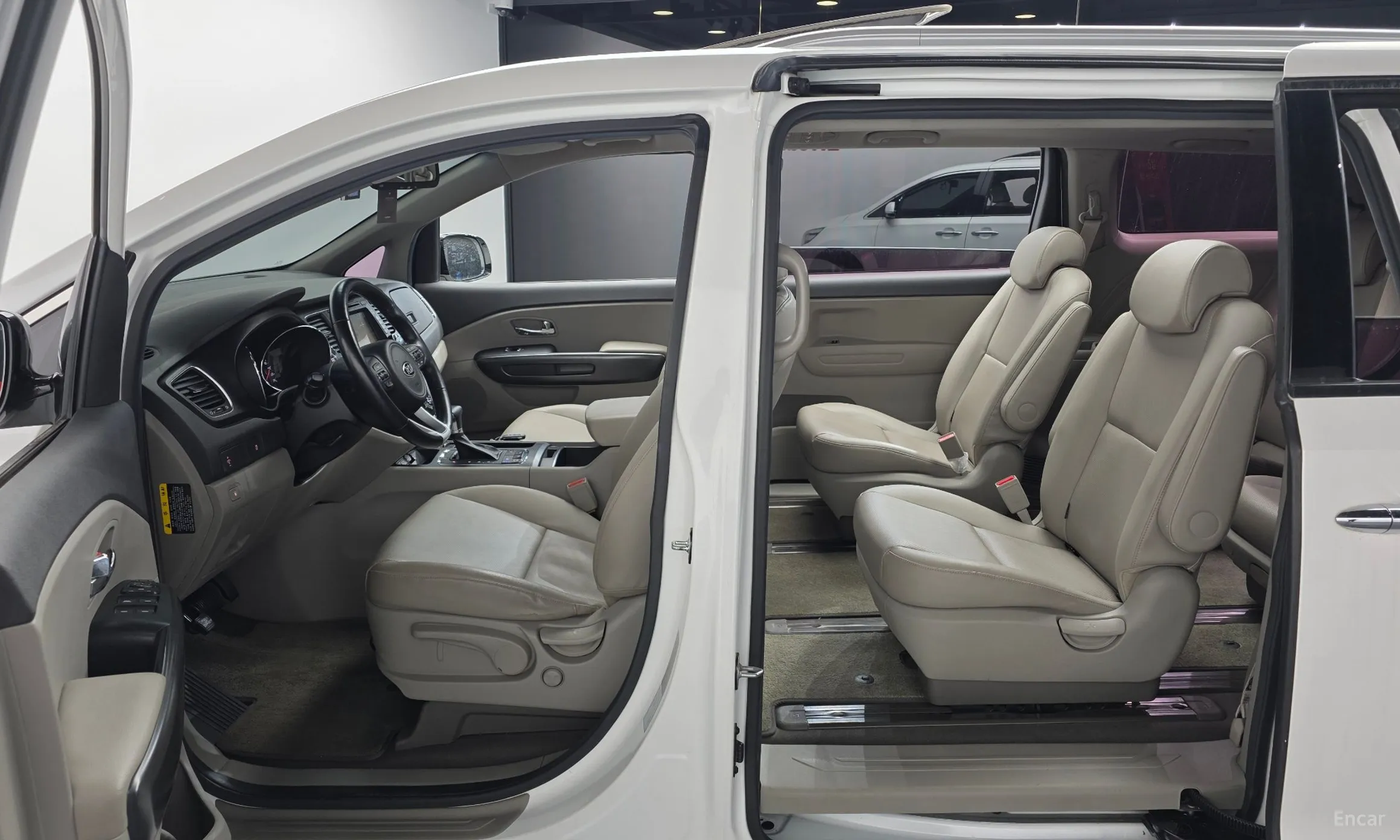 Kia Carnival превью 17