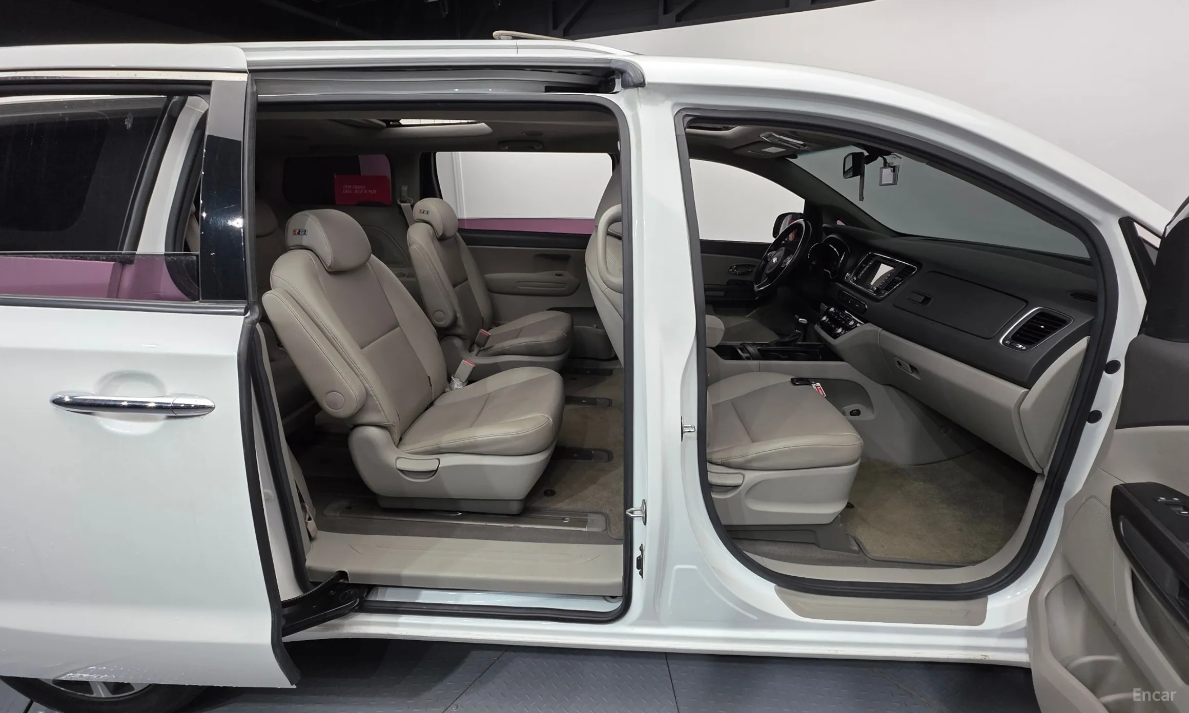 Kia Carnival превью 19