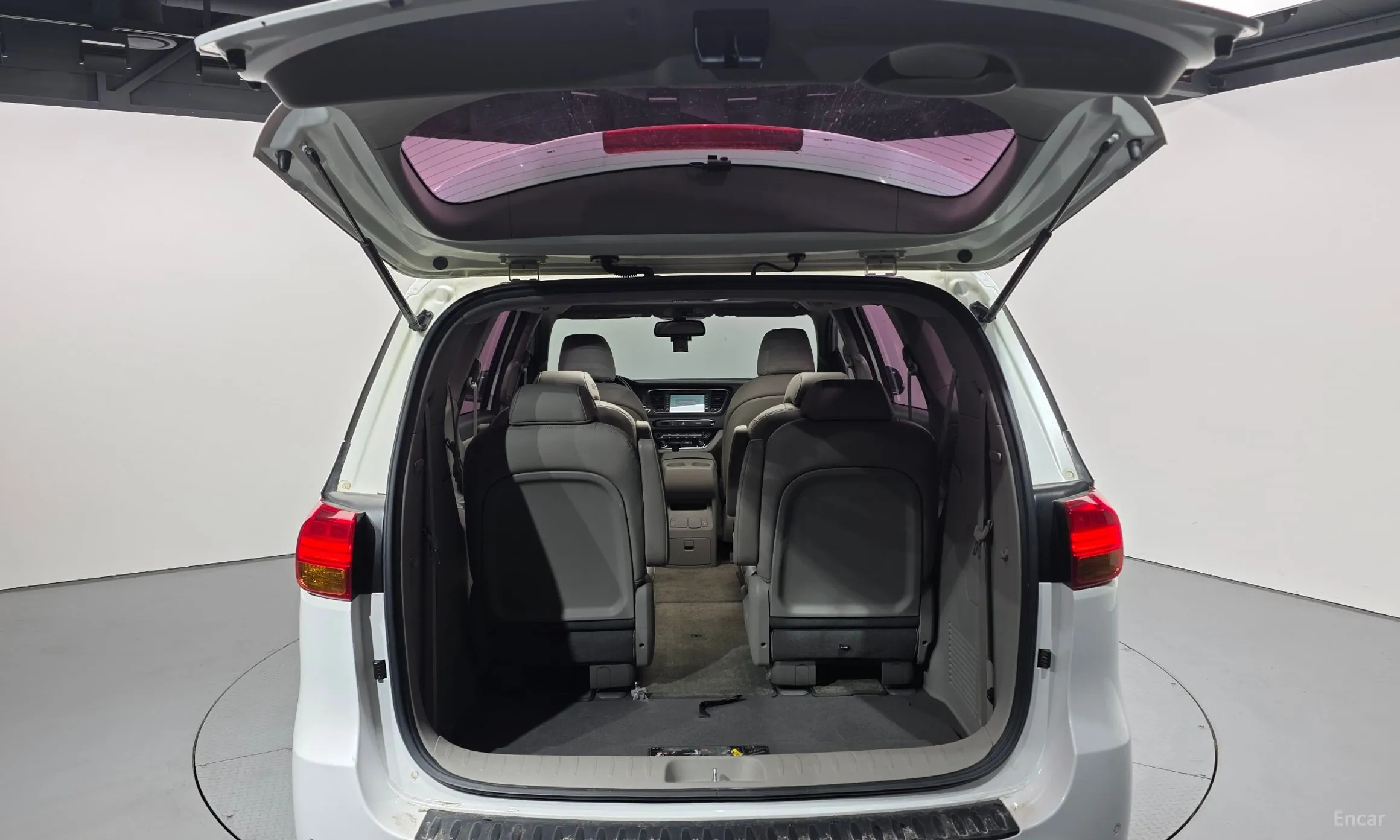 Kia Carnival превью 20