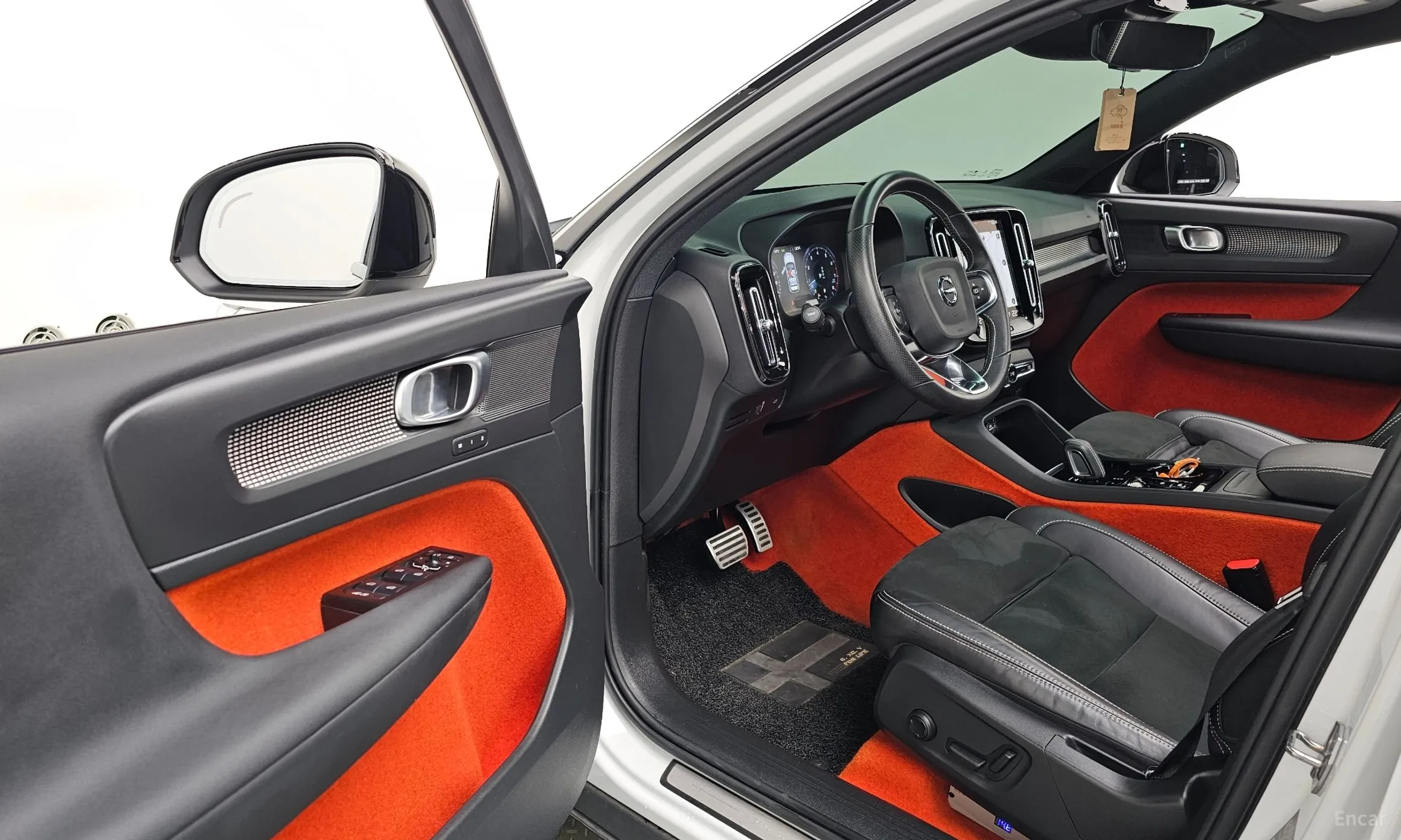Volvo XC40 превью 10