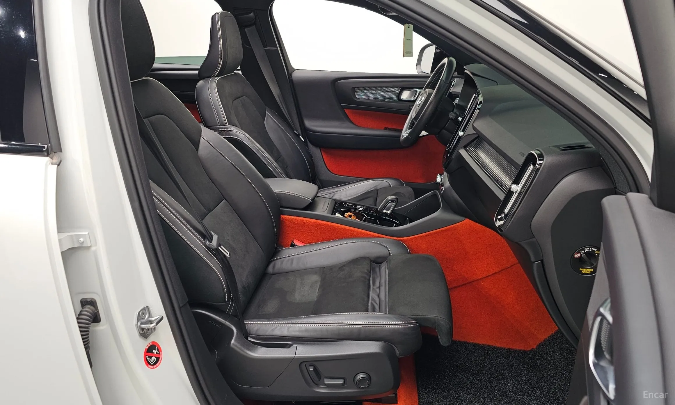Volvo XC40 превью 11