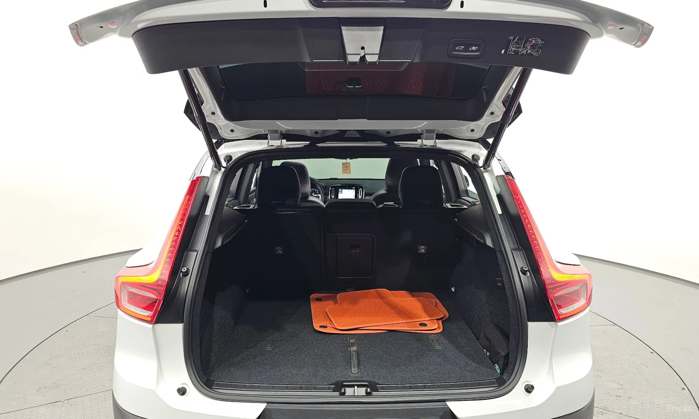 Volvo XC40 превью 20
