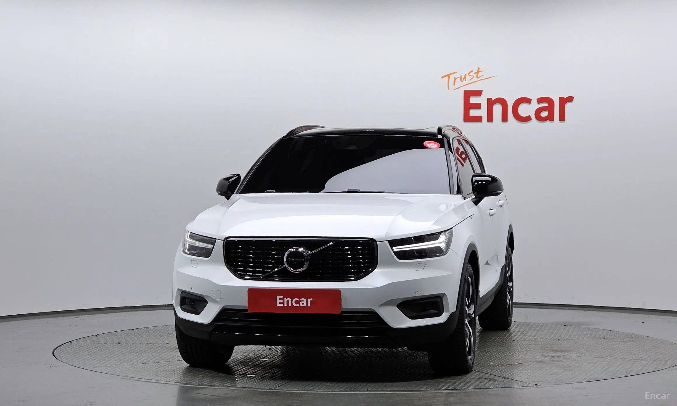 Volvo XC40 превью 3