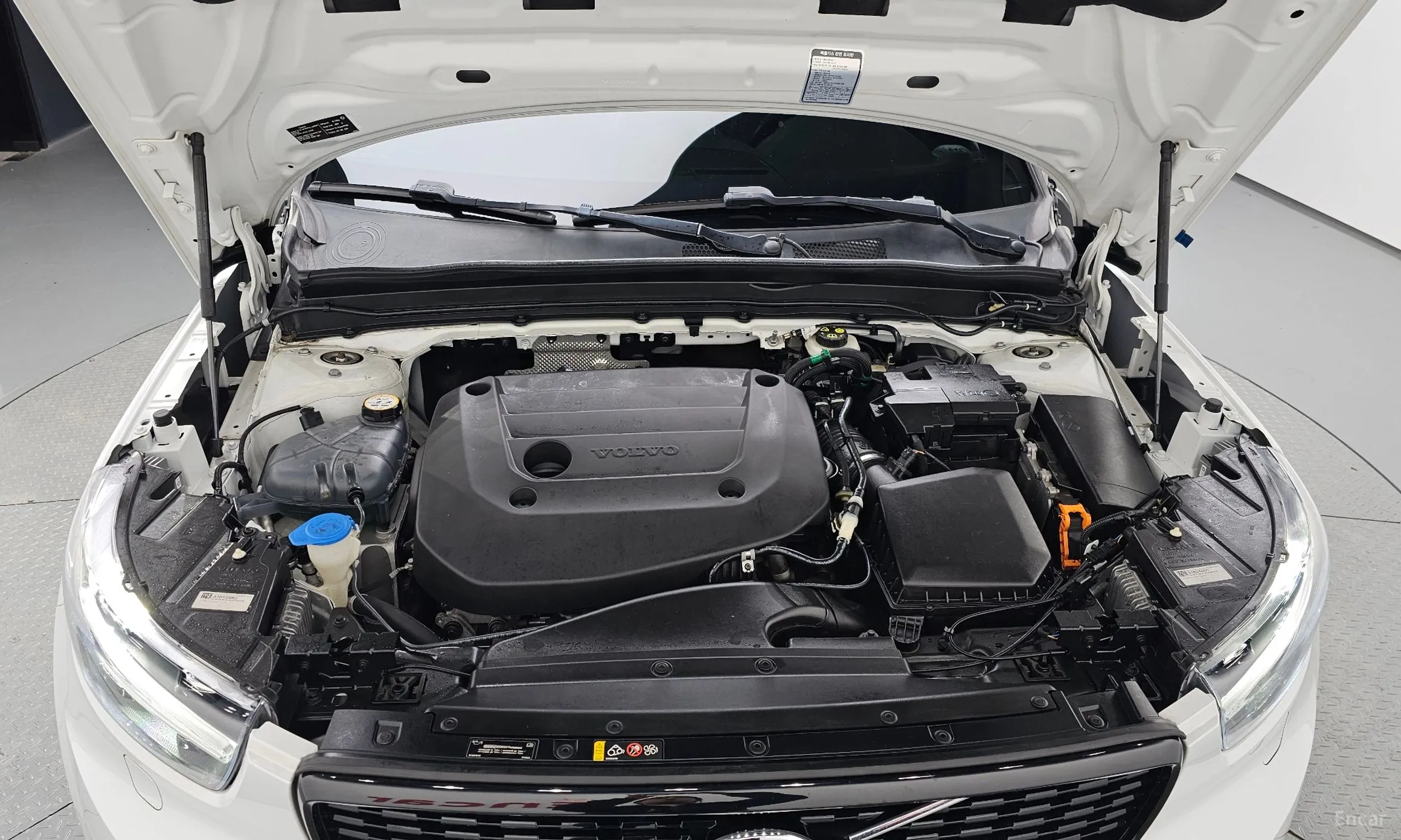 Volvo XC40 превью 6