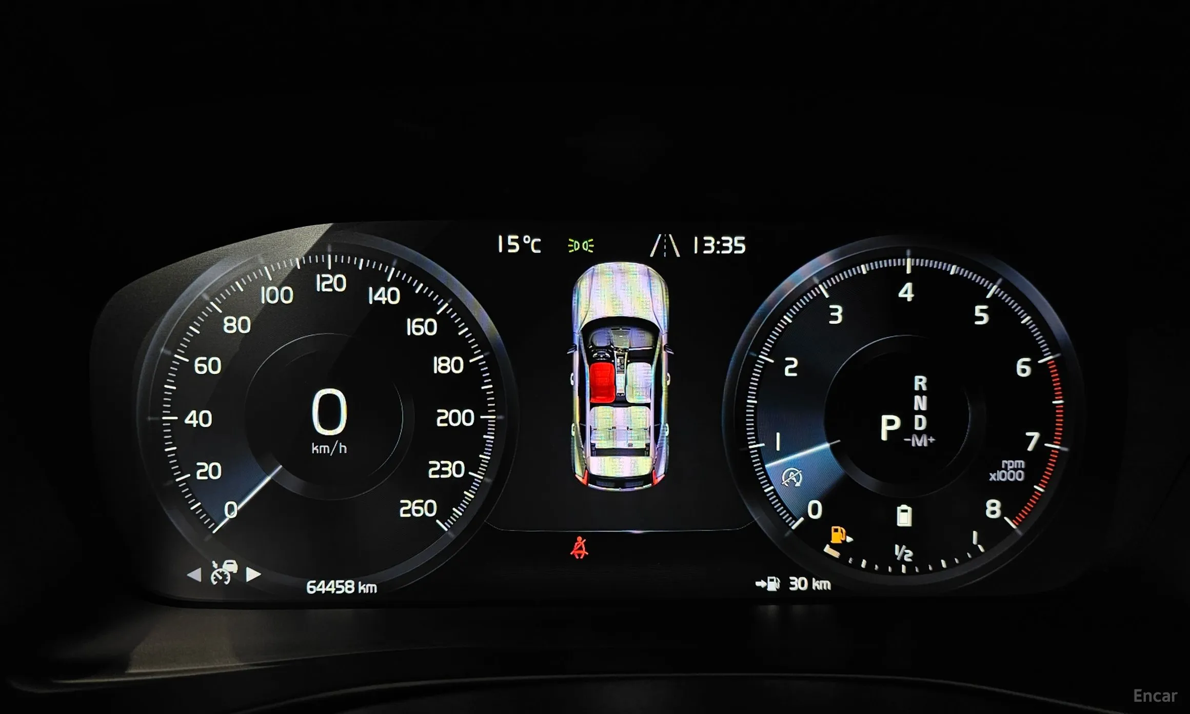 Volvo XC40 превью 8