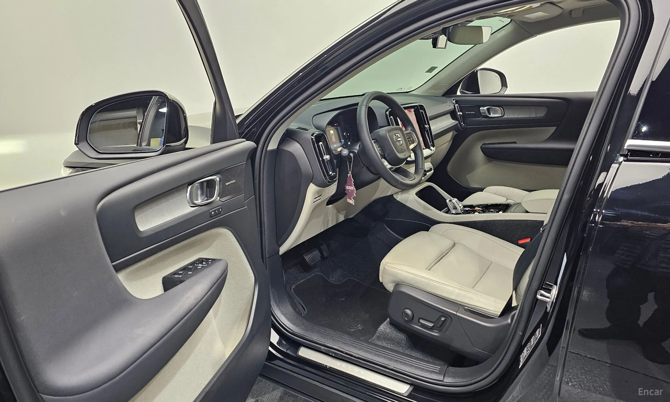 Volvo XC40 превью 10