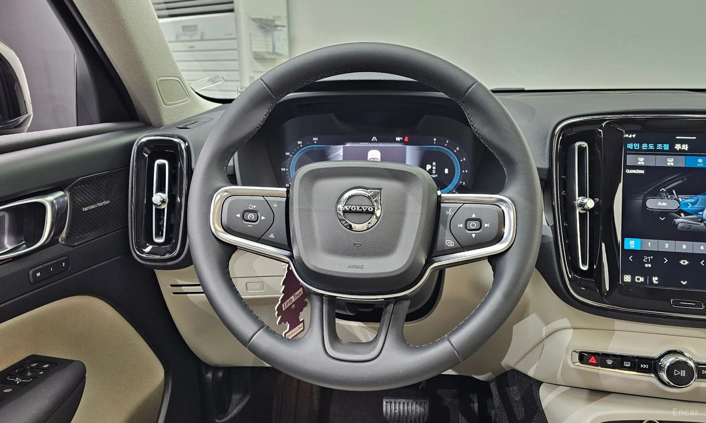 Volvo XC40 превью 13
