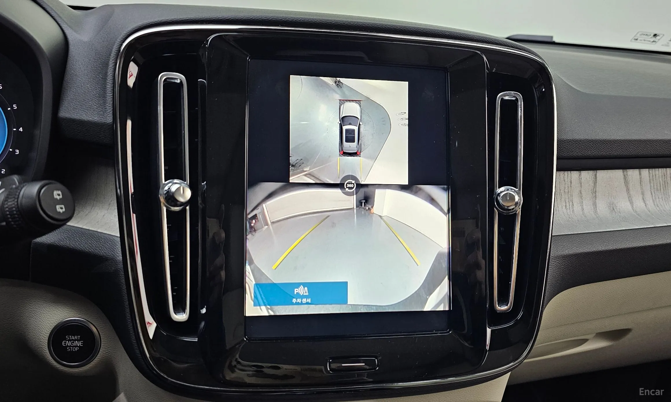 Volvo XC40 превью 15