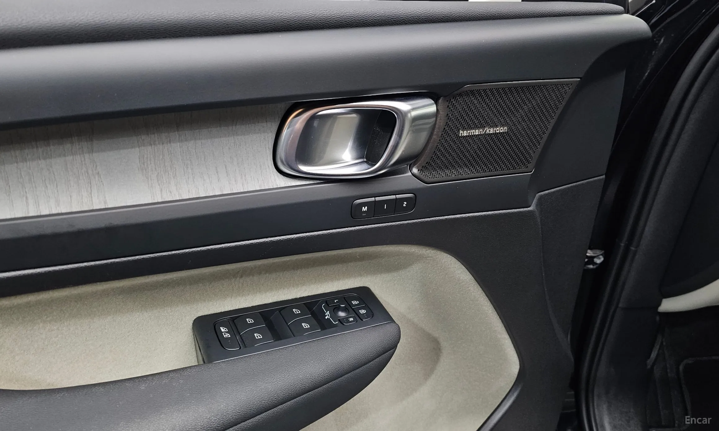Volvo XC40 превью 17