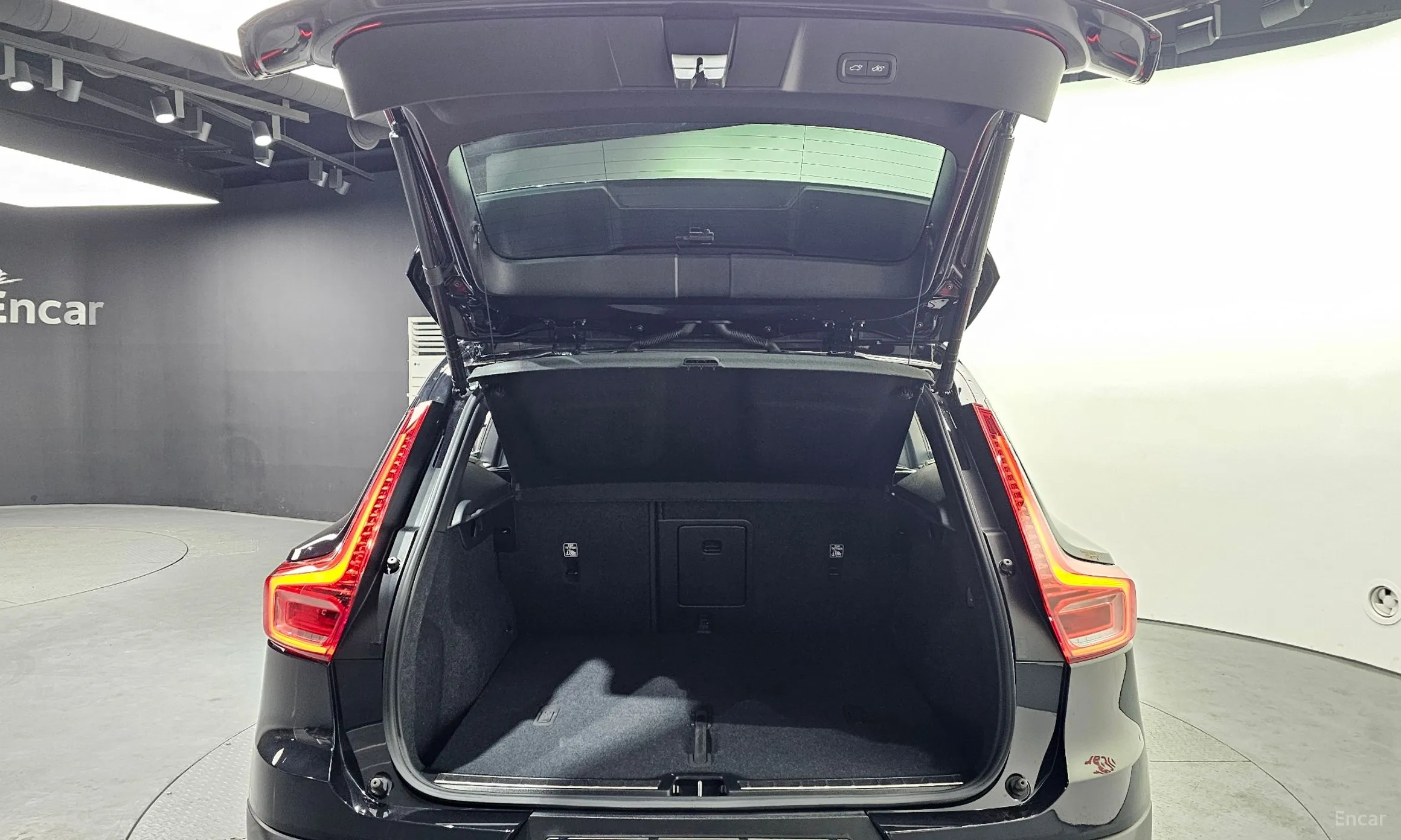 Volvo XC40 превью 20