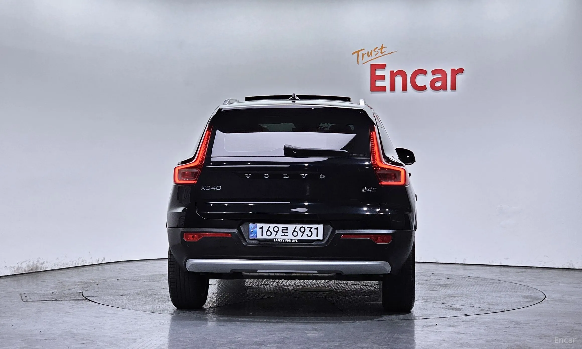 Volvo XC40 превью 4