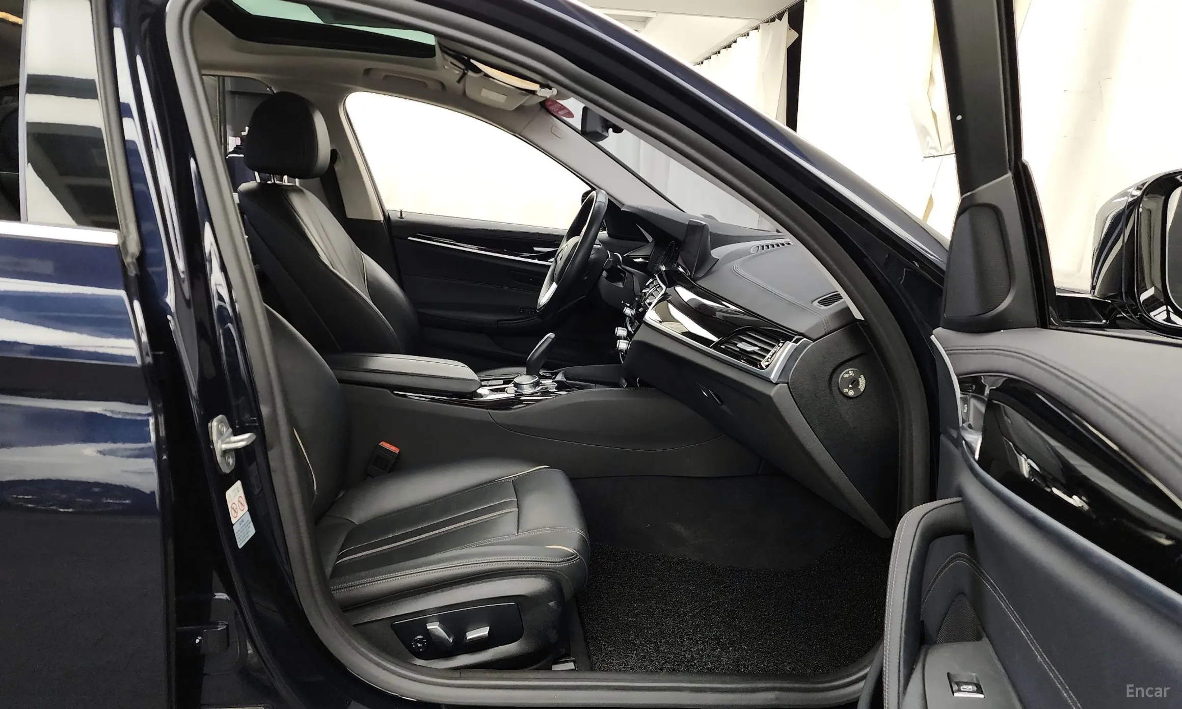 BMW 5 Series (G30) превью 11