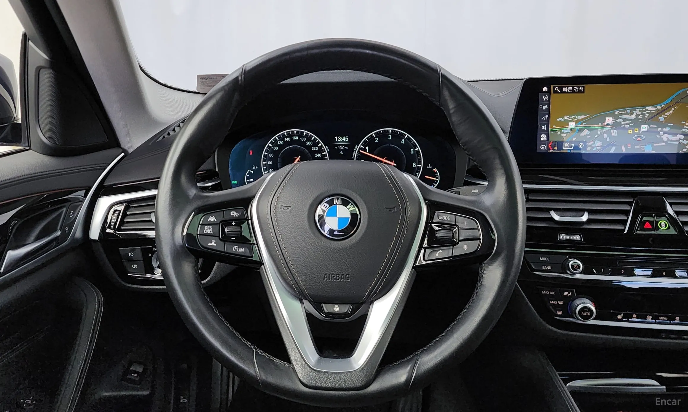 BMW 5 Series (G30) превью 13