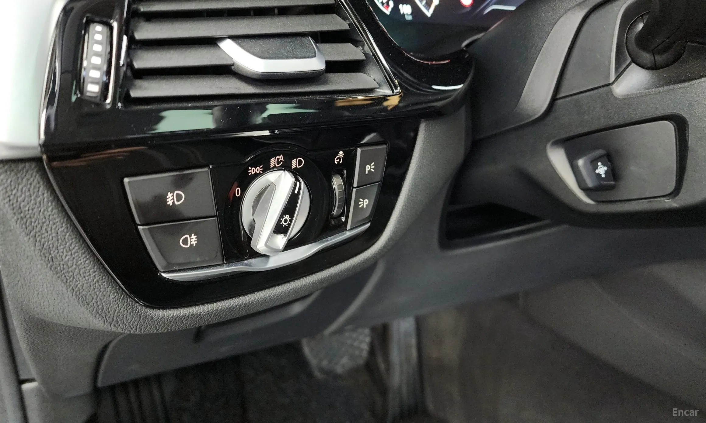 BMW 5 Series (G30) превью 16