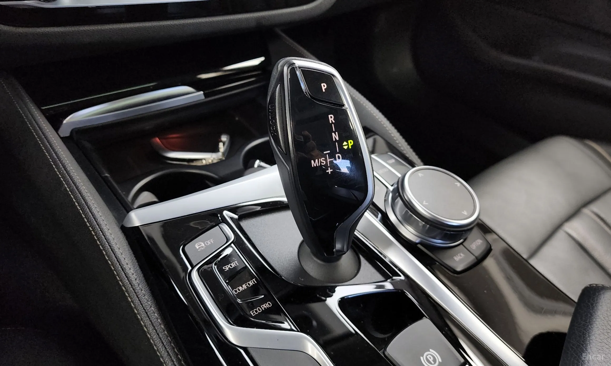 BMW 5 Series (G30) превью 9