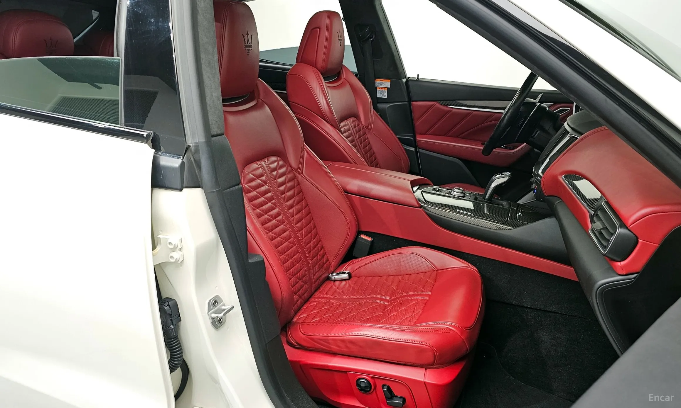 Maserati Levante превью 10