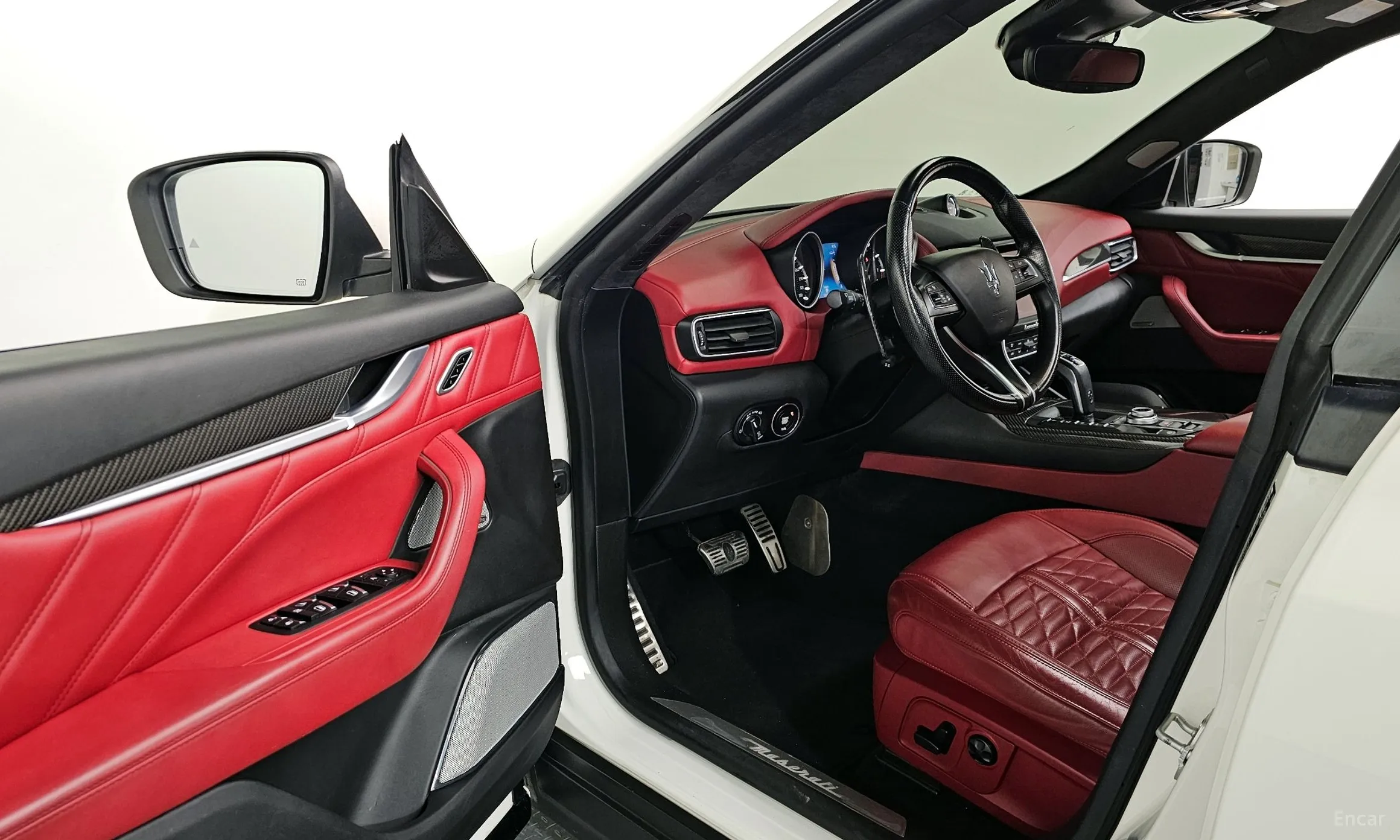 Maserati Levante превью 11