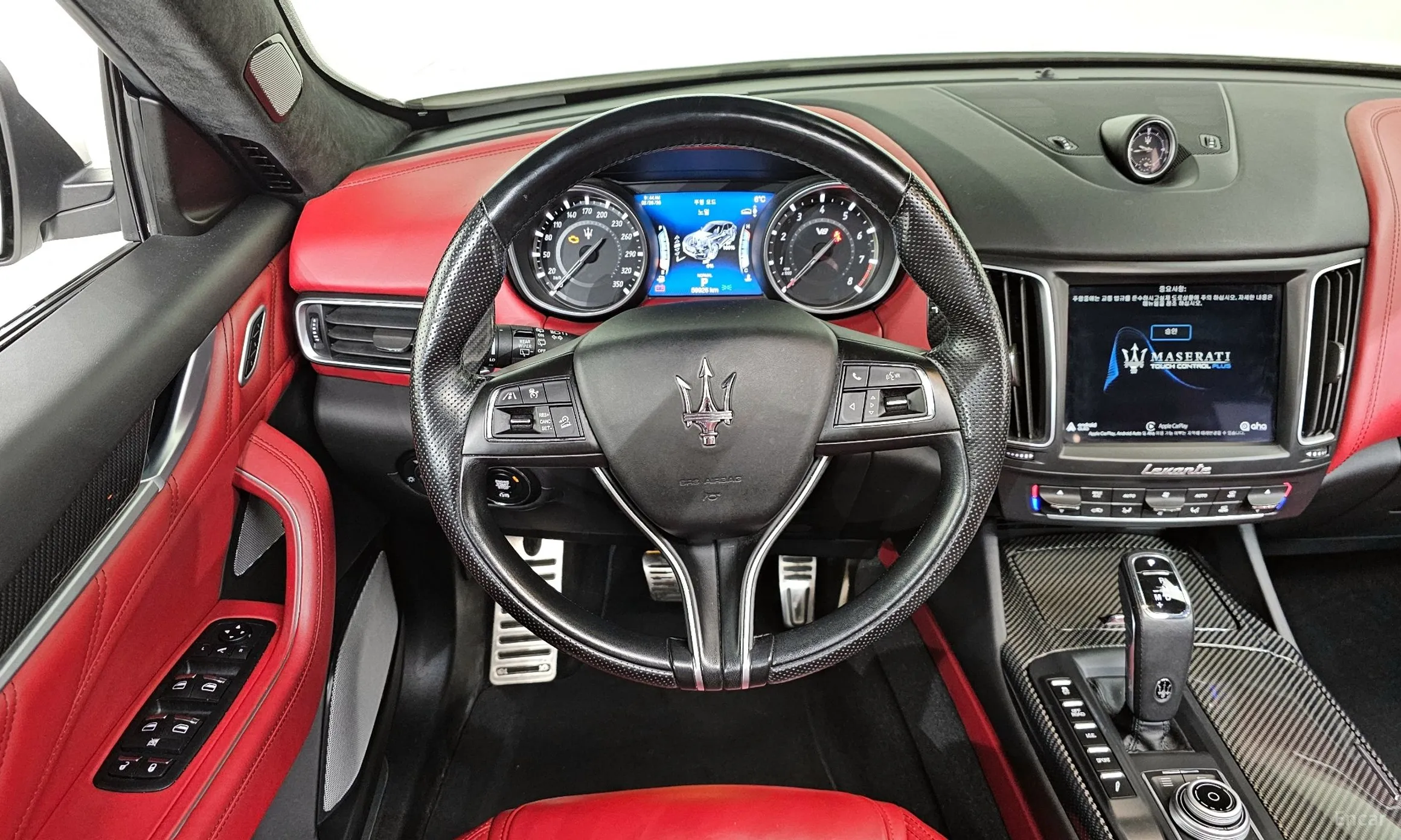 Maserati Levante превью 13