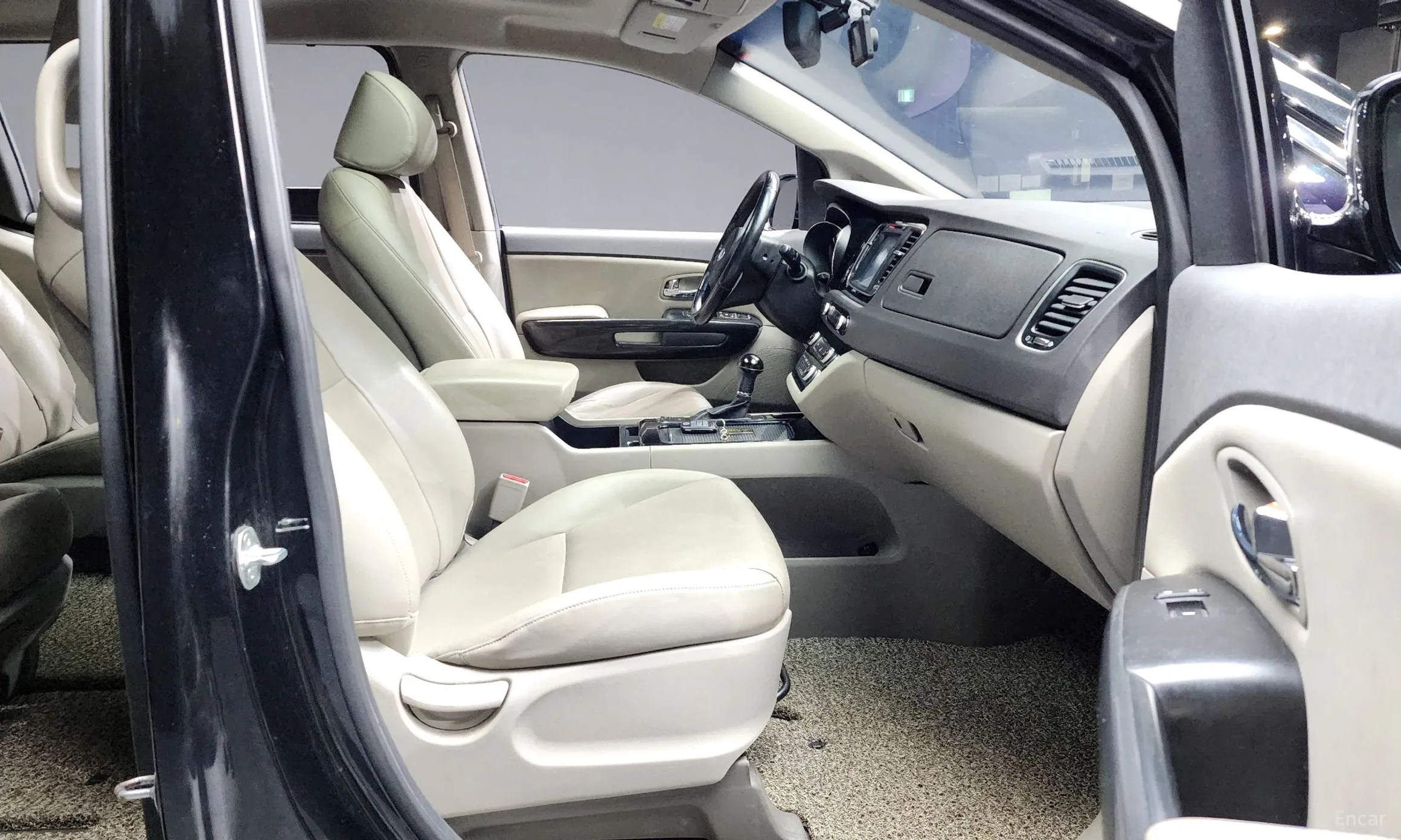 Kia Carnival превью 10