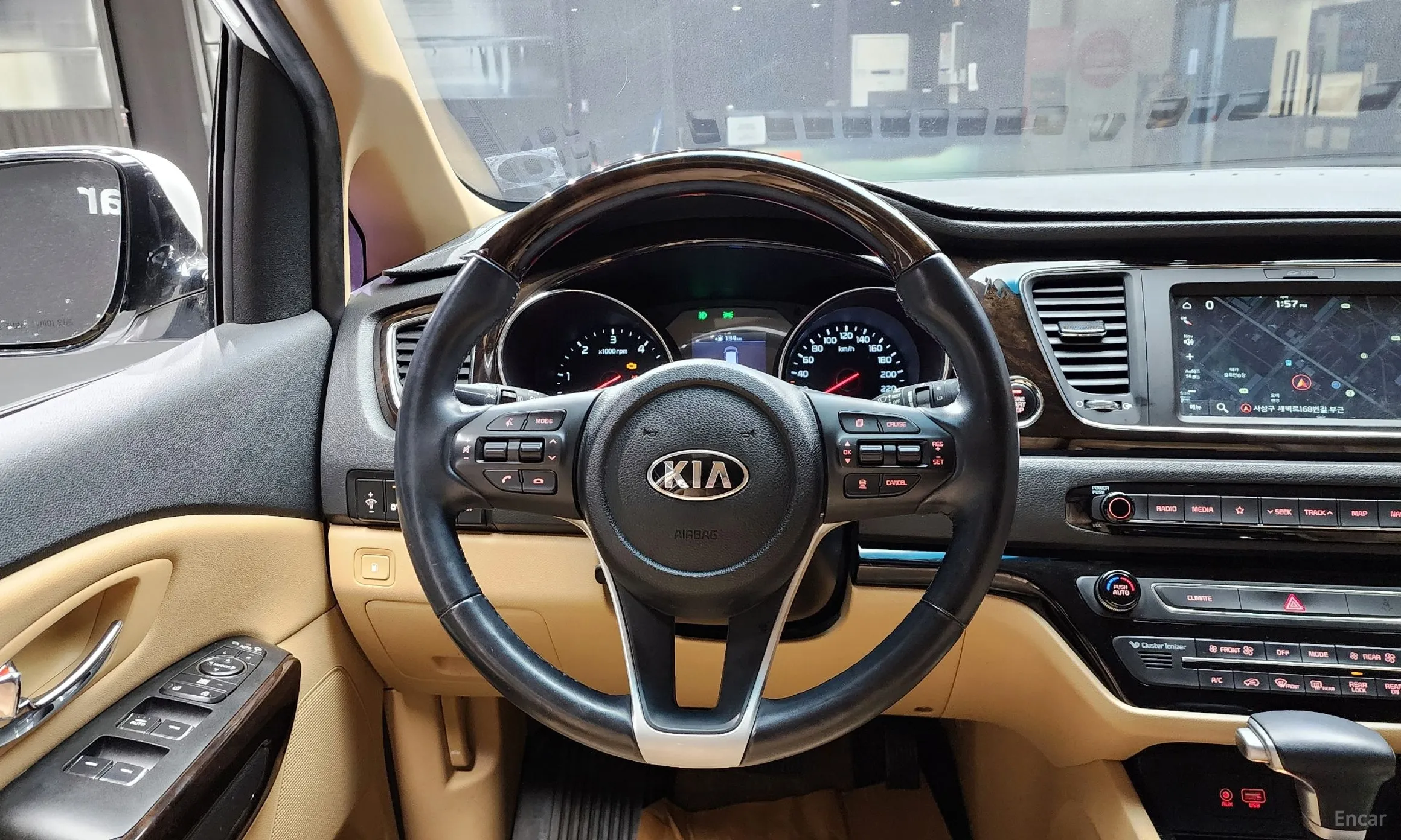 Kia Carnival превью 14