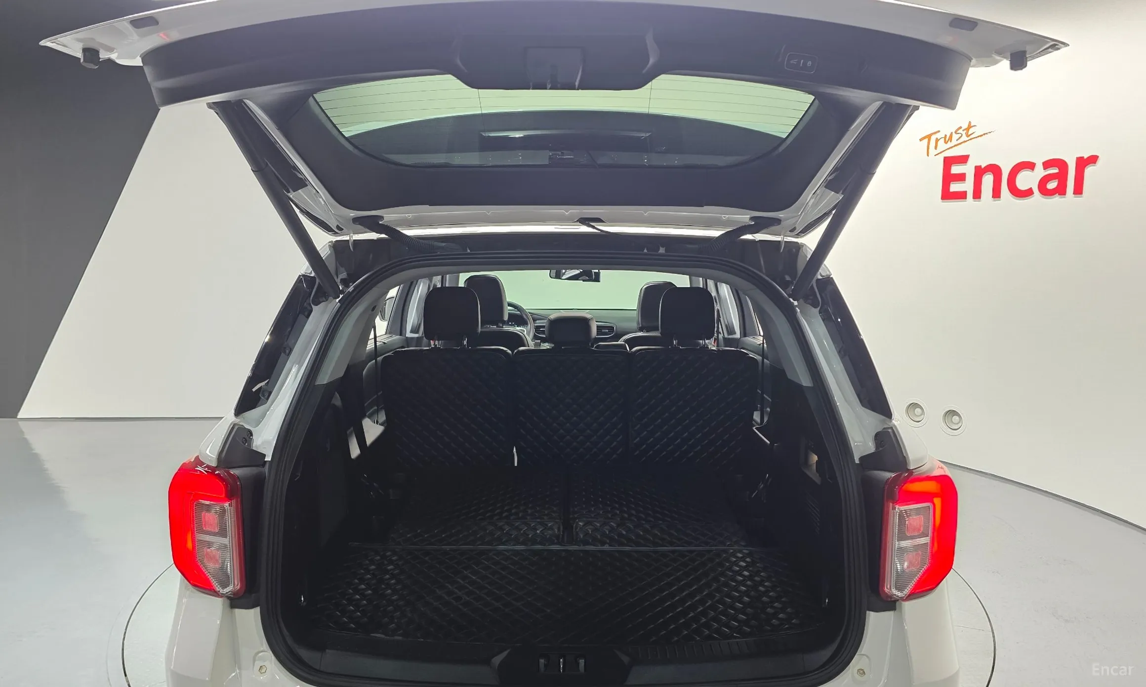 Ford Explorer 6th Generation превью 20