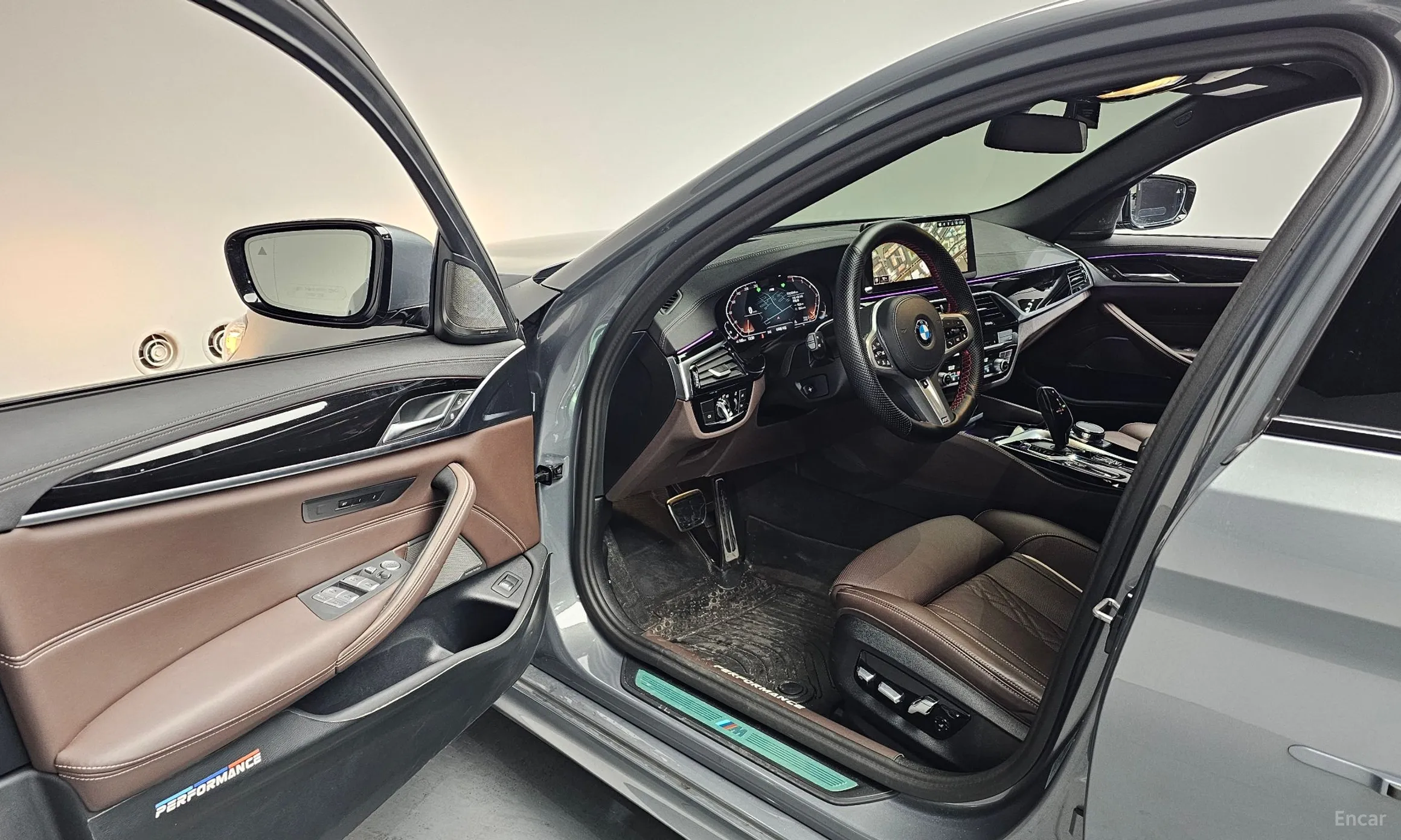 BMW 5 Series (G30) превью 10