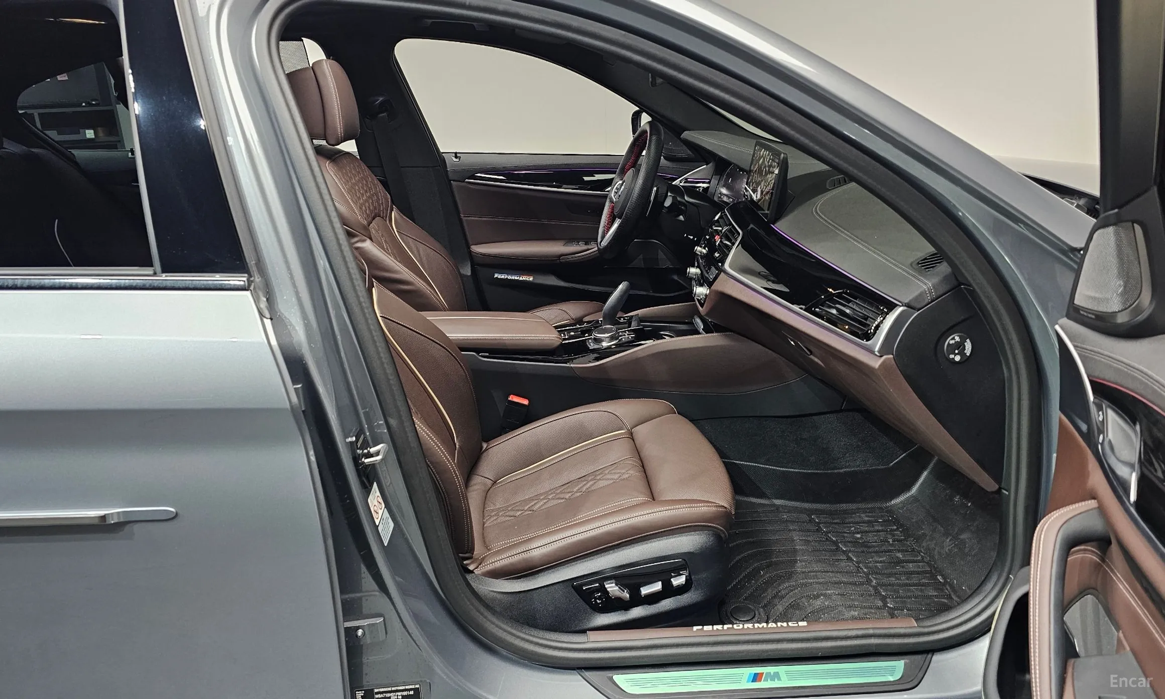 BMW 5 Series (G30) превью 11
