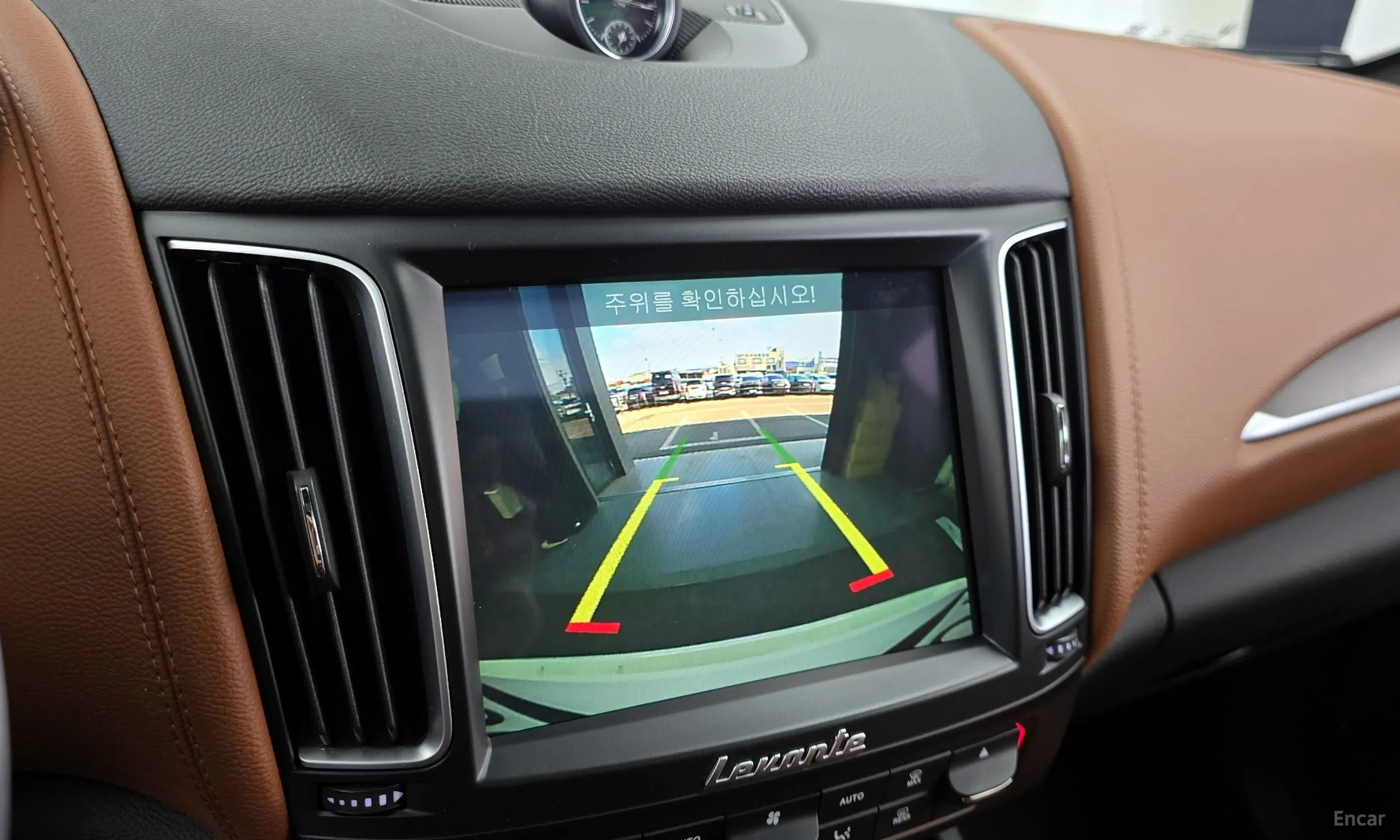 Maserati Levante превью 15