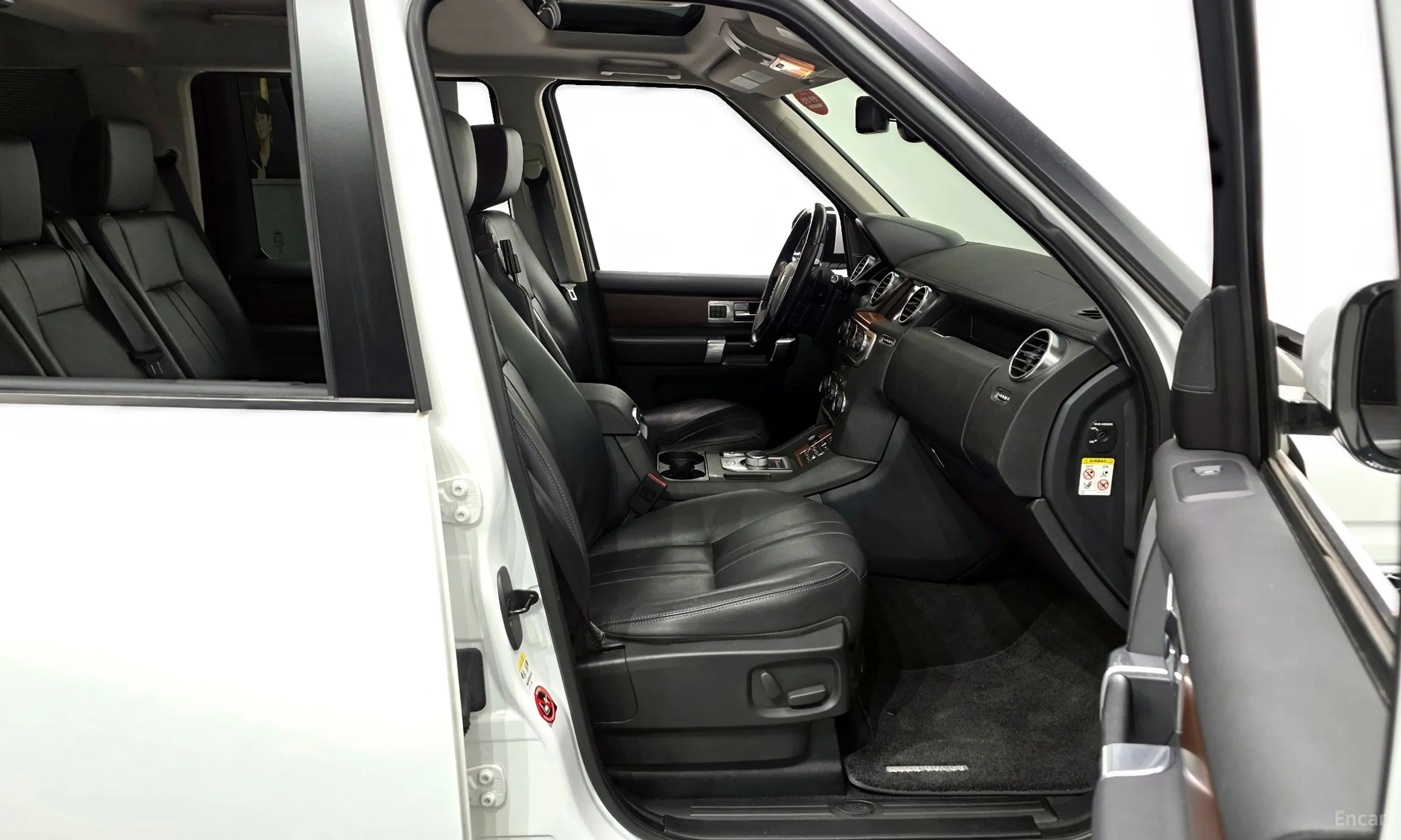 Land Rover Discovery 4 превью 11