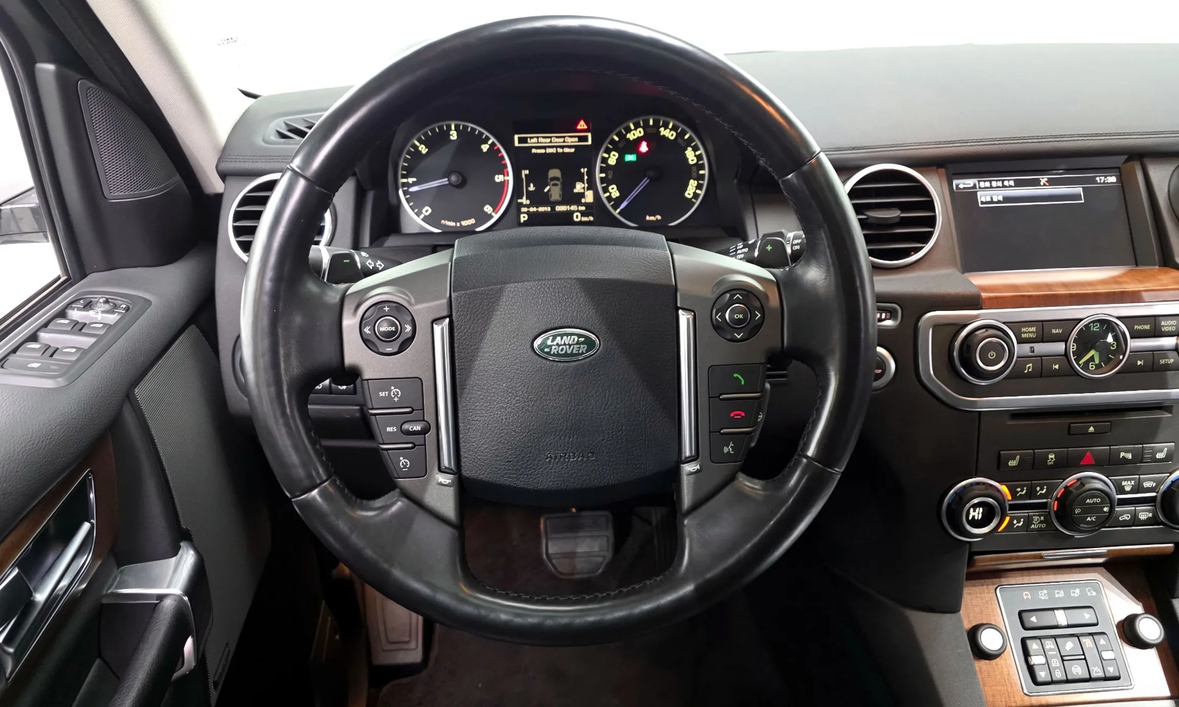 Land Rover Discovery 4 превью 13