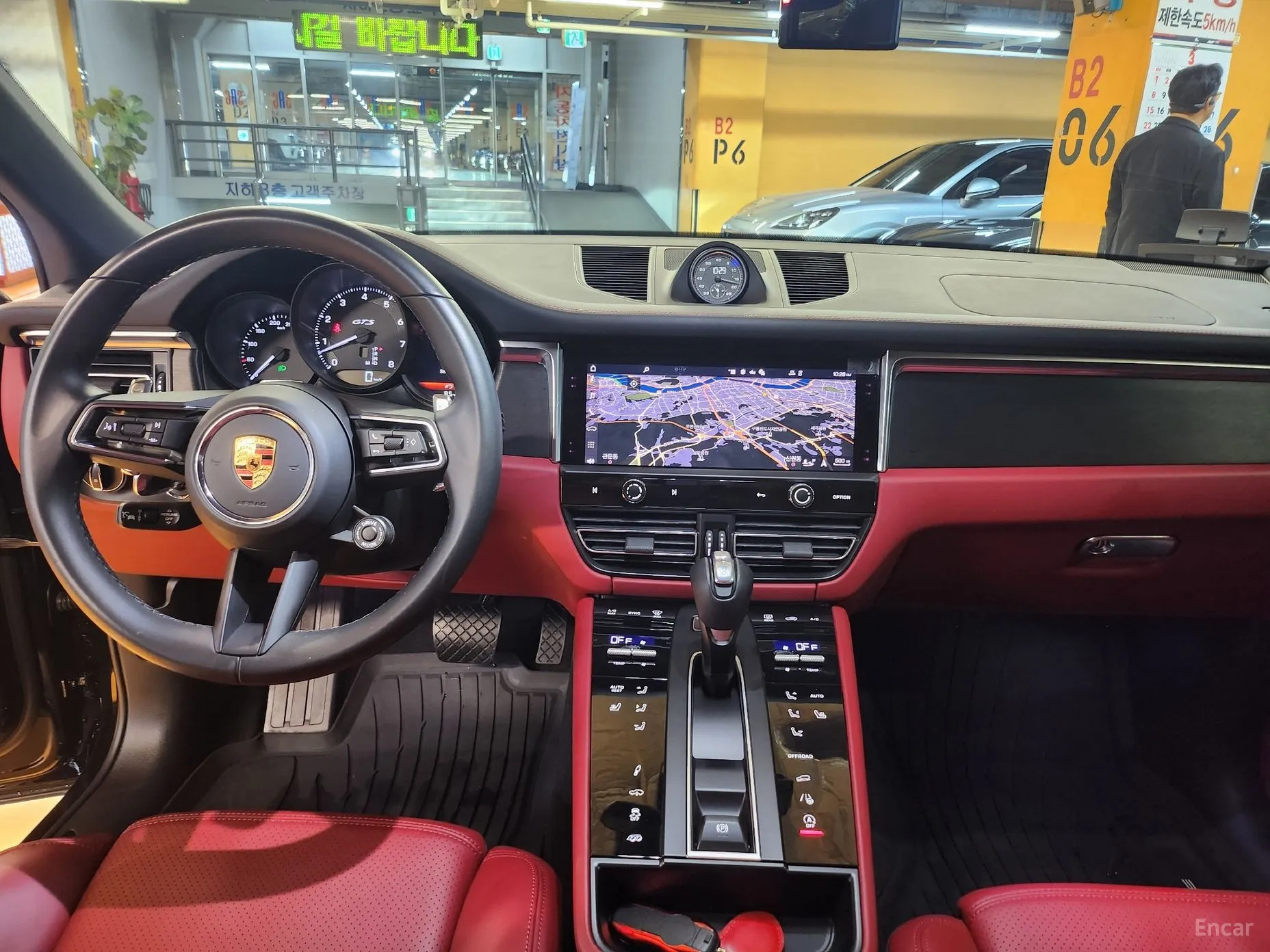 Porsche Macan превью 13