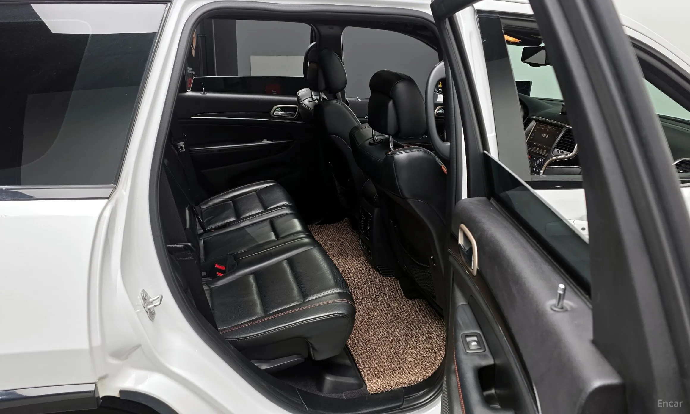 Jeep Grand Cherokee превью 12